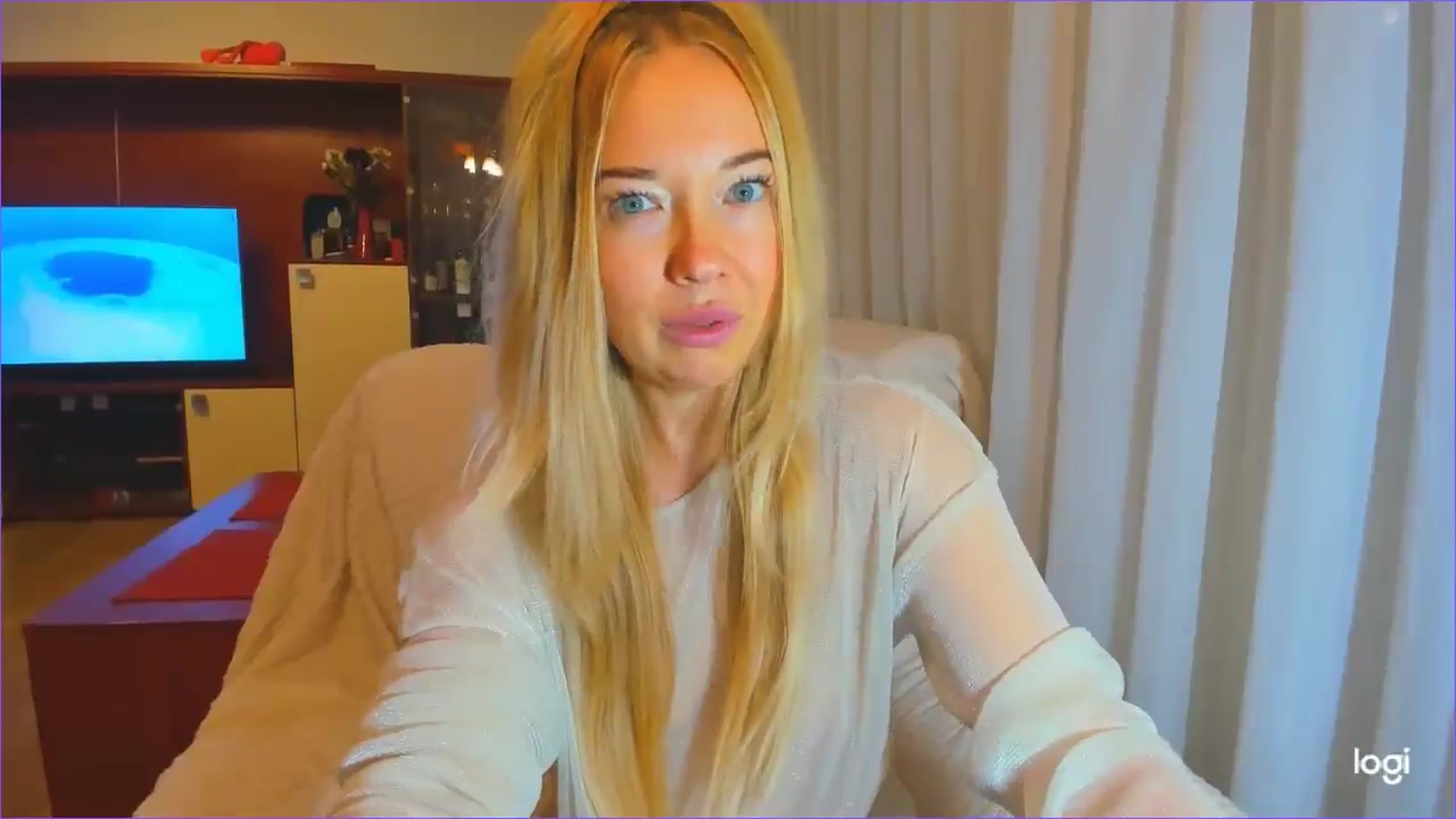 Gallery image thumbnail from FlamingoDream's myfreecams stream on, 10/04/2024, 03:41 image 9 of 20