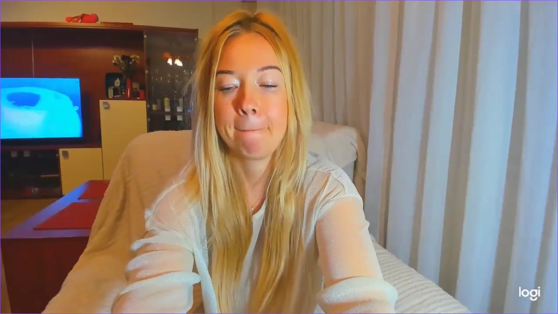 Gallery image thumbnail from FlamingoDream's myfreecams stream on, 10/04/2024, 03:41 image 6 of 20