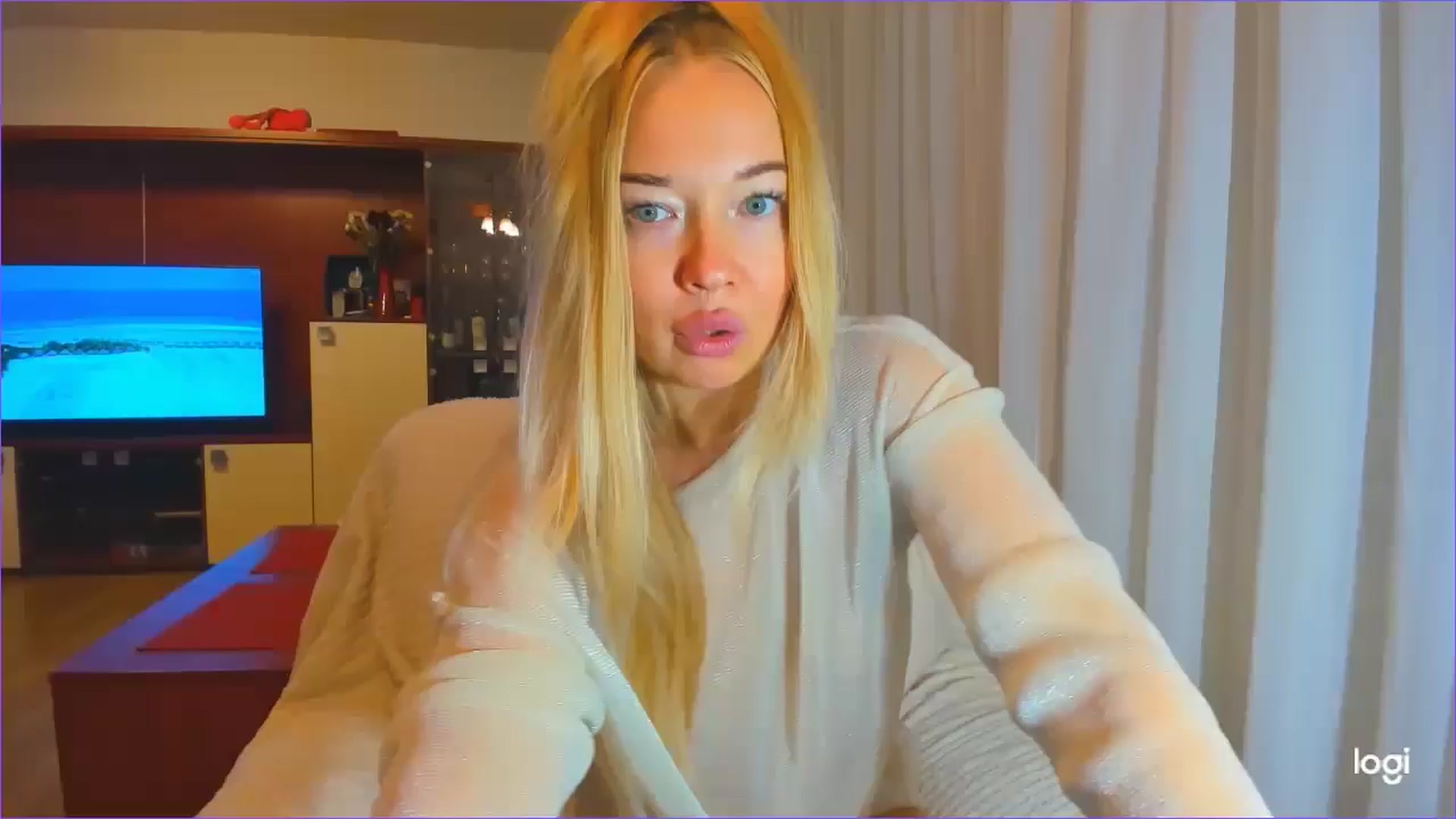 Gallery image thumbnail from FlamingoDream's myfreecams stream on, 10/04/2024, 03:41 image 2 of 20