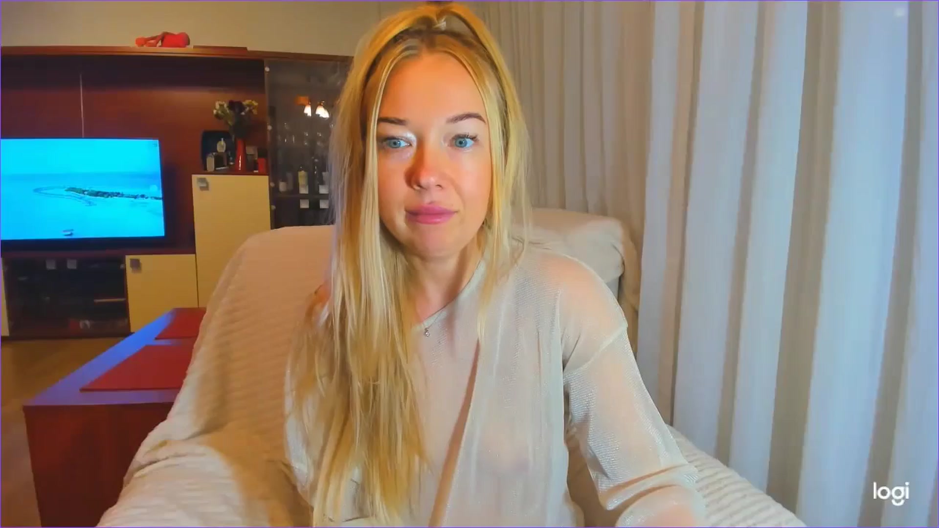Gallery image thumbnail from FlamingoDream's myfreecams stream on, 10/04/2024, 03:41 image 14 of 20