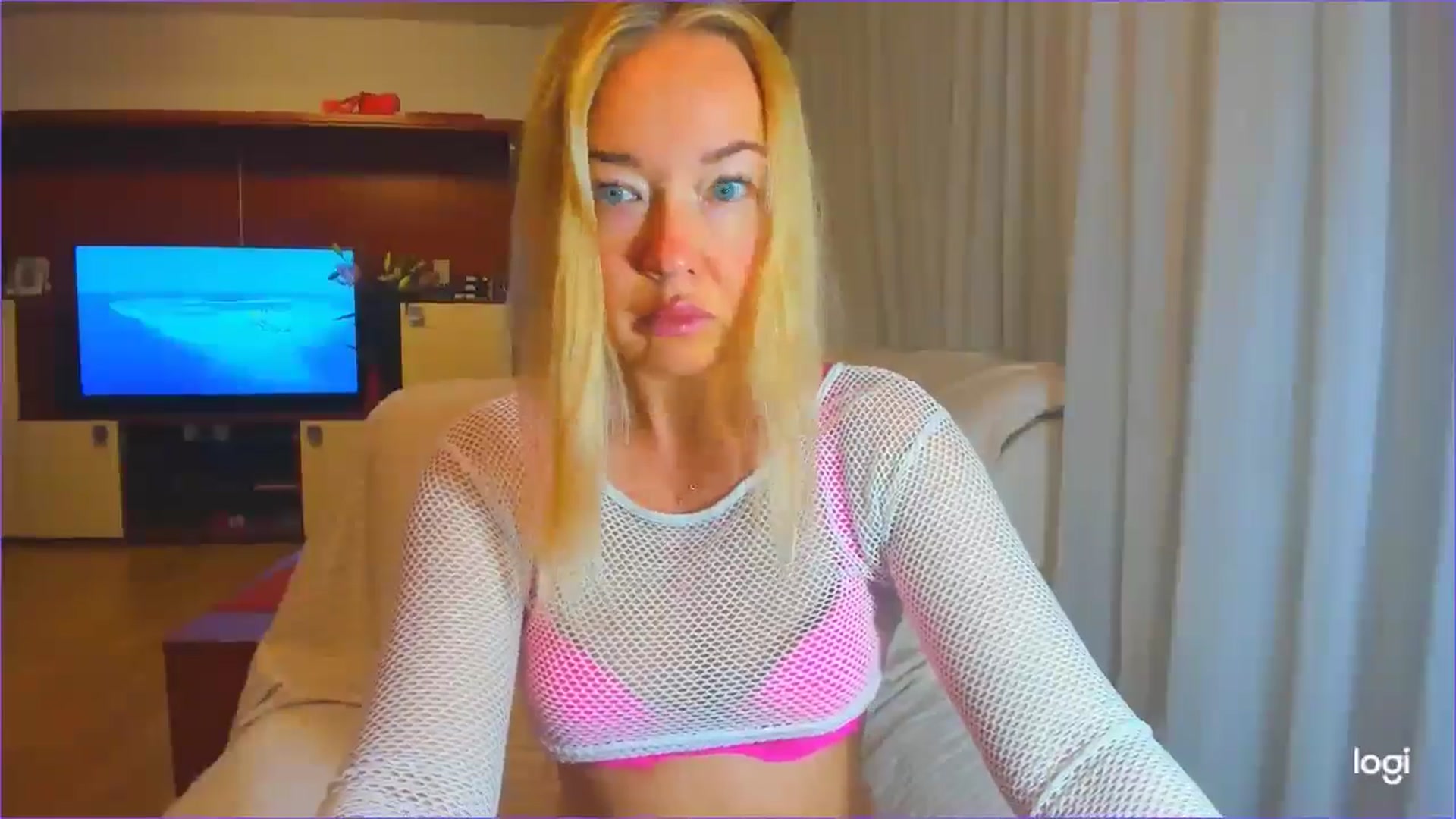 Gallery image thumbnail from FlamingoDream's myfreecams stream on, 10/08/2024, 22:34 image 16 of 20