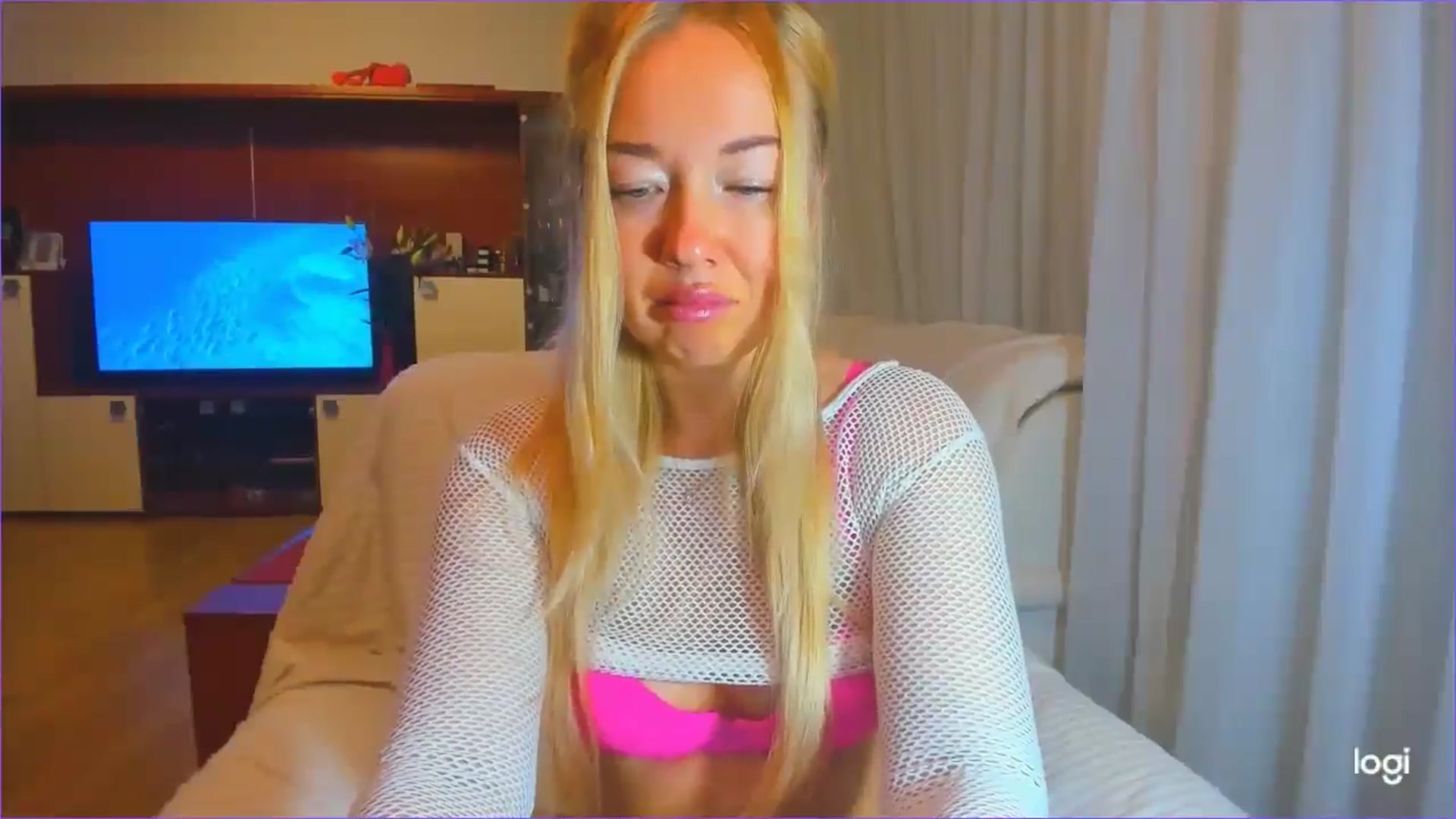 Gallery image thumbnail from FlamingoDream's myfreecams stream on, 10/08/2024, 23:22 image 6 of 20