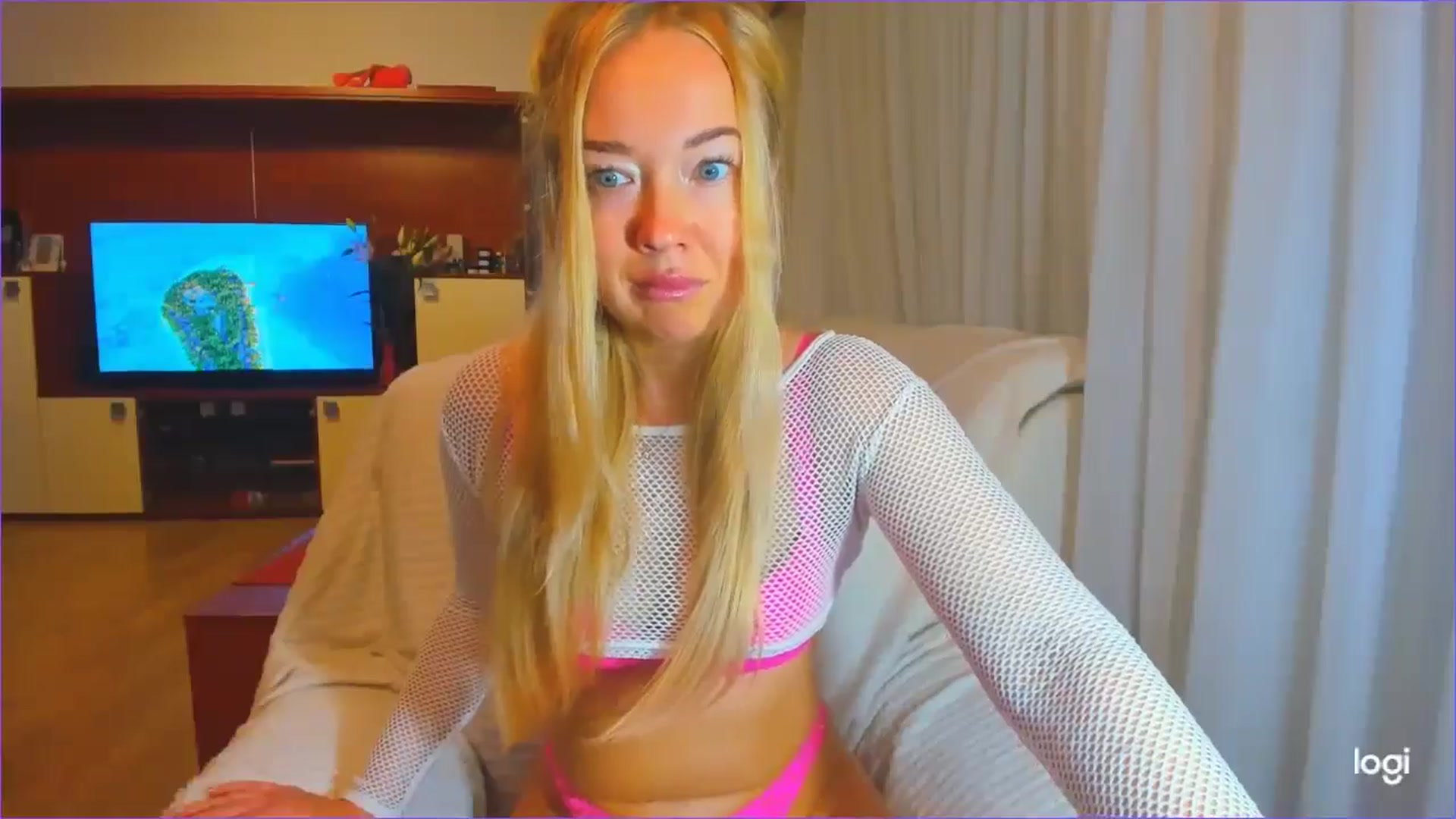Gallery image thumbnail from FlamingoDream's myfreecams stream on, 10/08/2024, 23:22 image 15 of 20