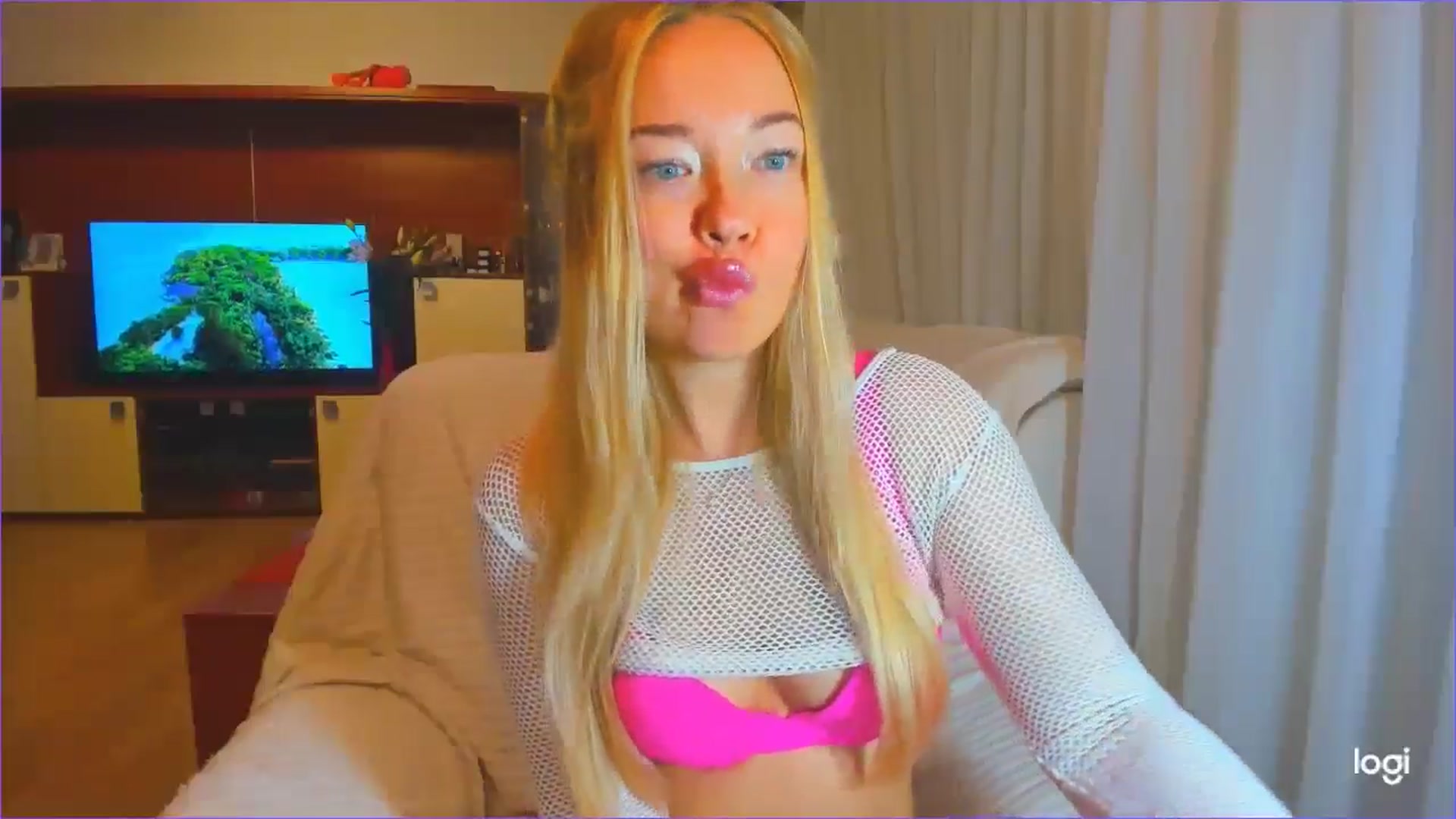 Gallery image thumbnail from FlamingoDream's myfreecams stream on, 10/08/2024, 23:22 image 4 of 20