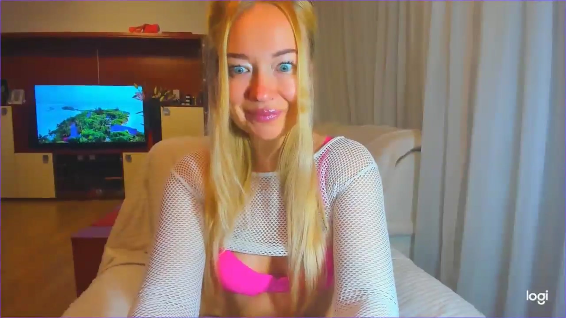 Gallery image thumbnail from FlamingoDream's myfreecams stream on, 10/08/2024, 23:22 image 2 of 20