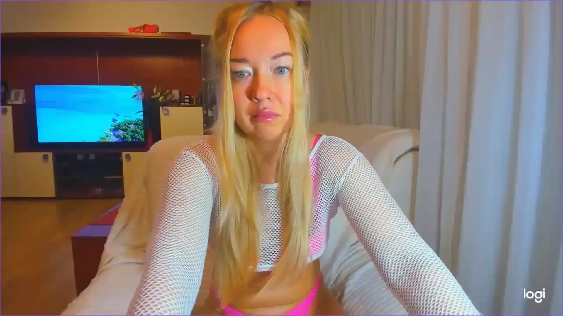 Gallery image thumbnail from FlamingoDream's myfreecams stream on, 10/08/2024, 23:22 image 16 of 20