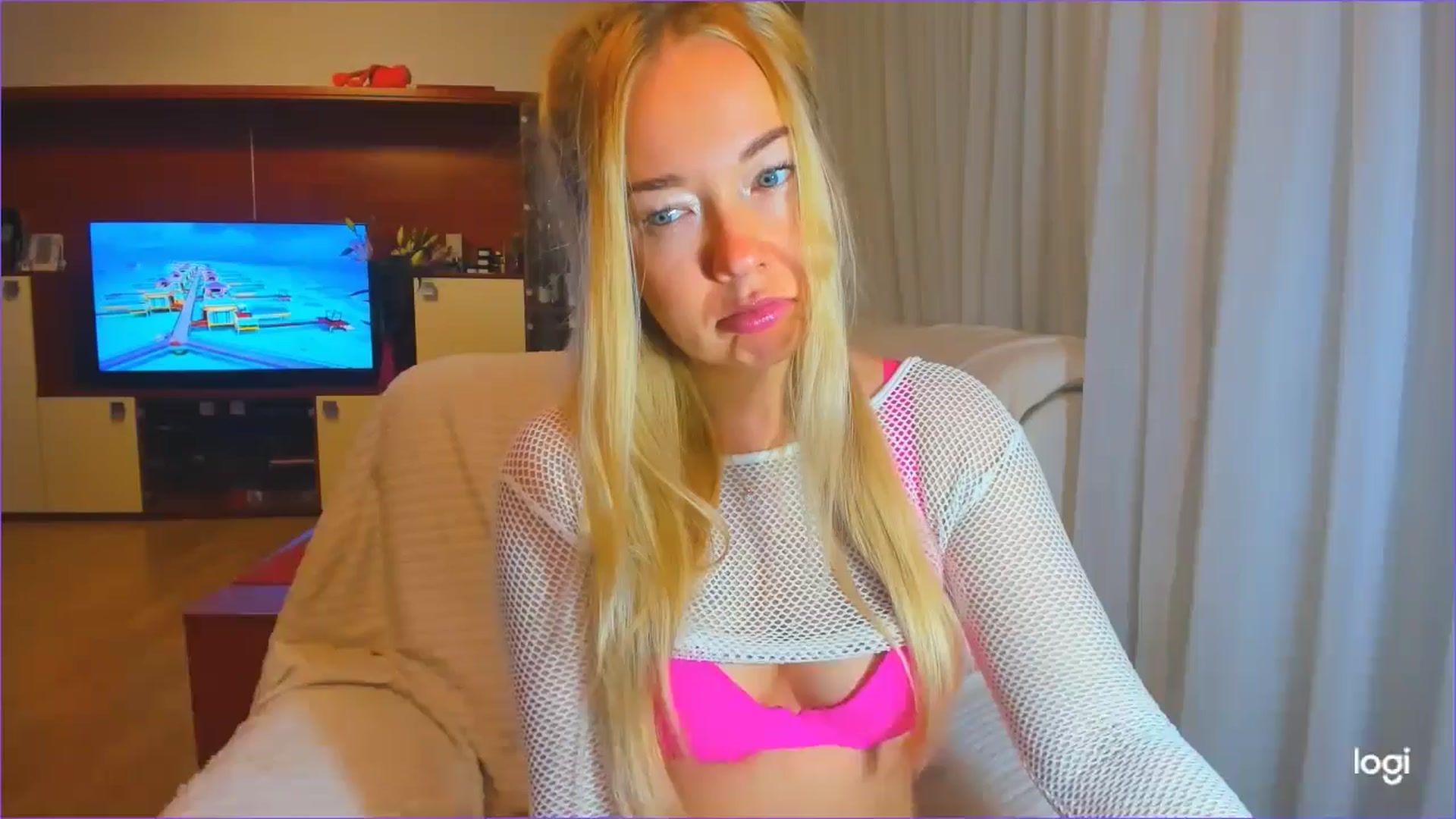 Gallery image thumbnail from FlamingoDream's myfreecams stream on, 10/08/2024, 23:22 image 12 of 20