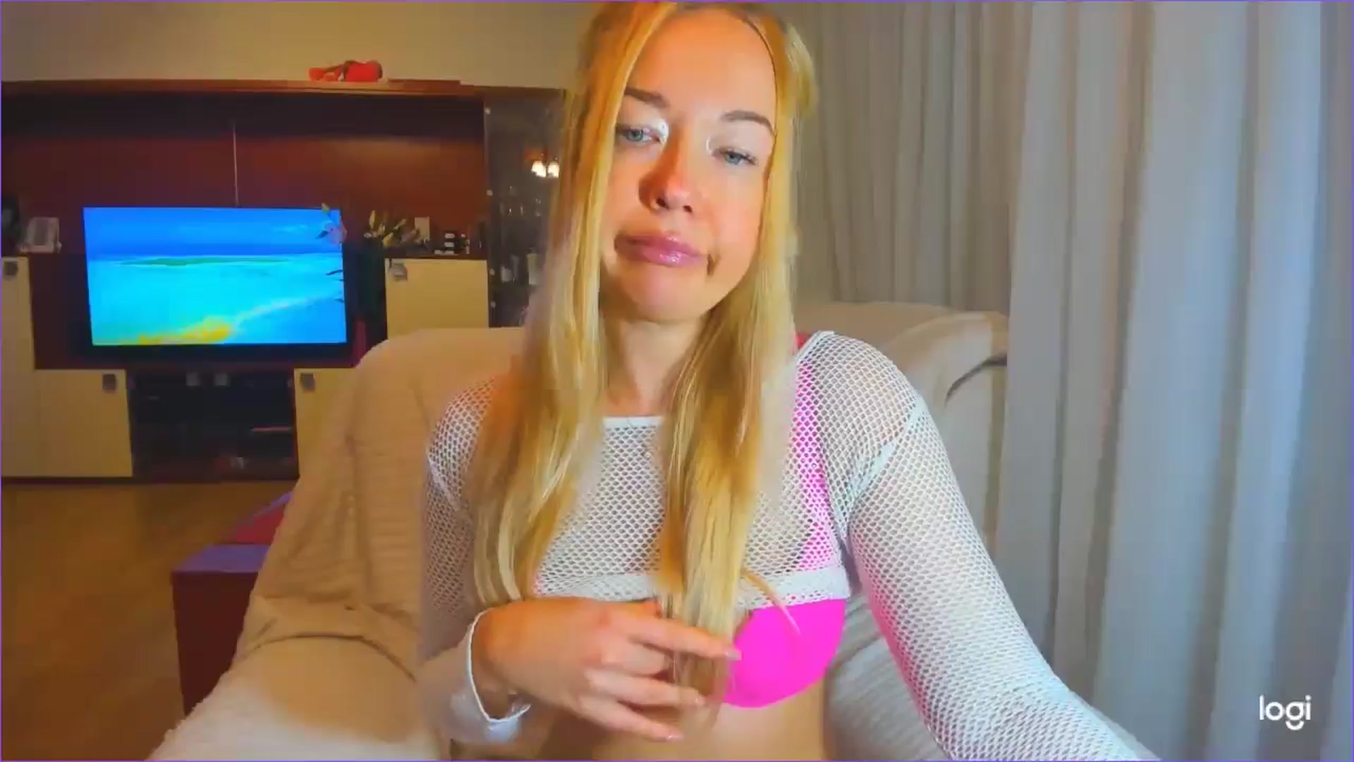 Gallery image thumbnail from FlamingoDream's myfreecams stream on, 10/08/2024, 23:22 image 9 of 20