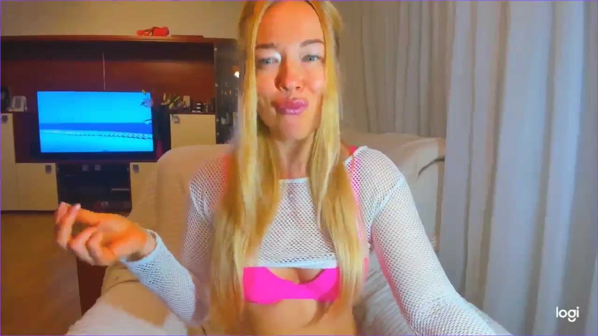Gallery image thumbnail from FlamingoDream's myfreecams stream on, 10/08/2024, 23:41 image 5 of 20