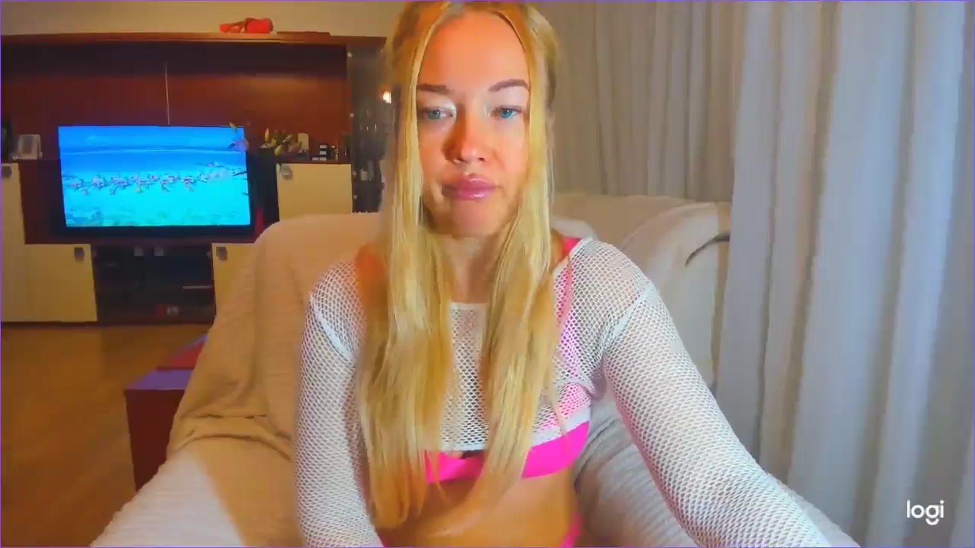 Gallery image thumbnail from FlamingoDream's myfreecams stream on, 10/08/2024, 23:41 image 17 of 20