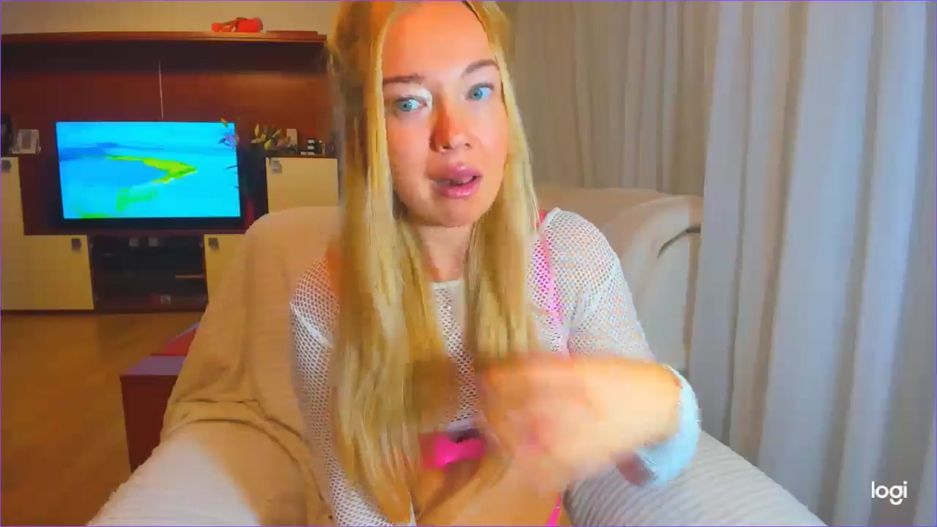 Gallery image thumbnail from FlamingoDream's myfreecams stream on, 10/08/2024, 23:41 image 15 of 20