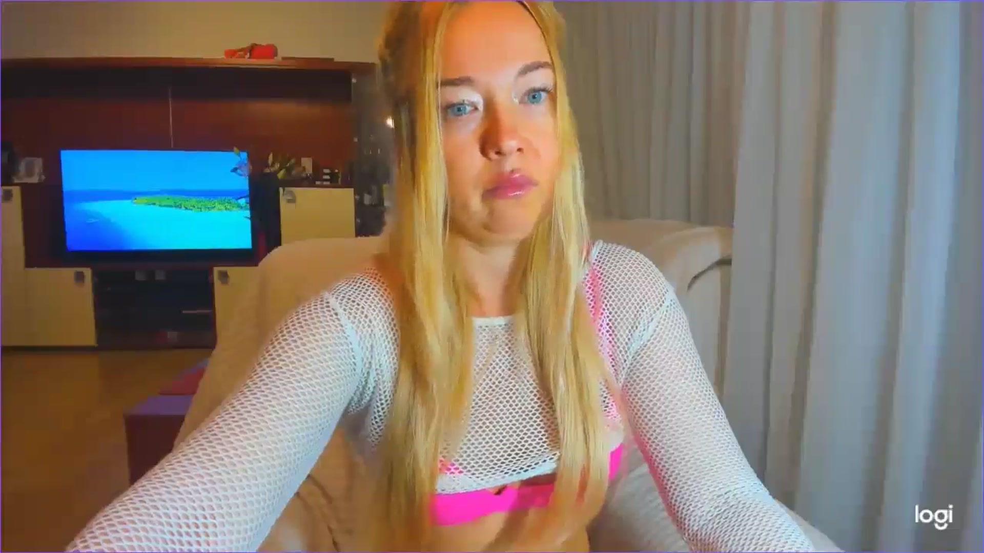 Gallery image thumbnail from FlamingoDream's myfreecams stream on, 10/08/2024, 23:41 image 14 of 20