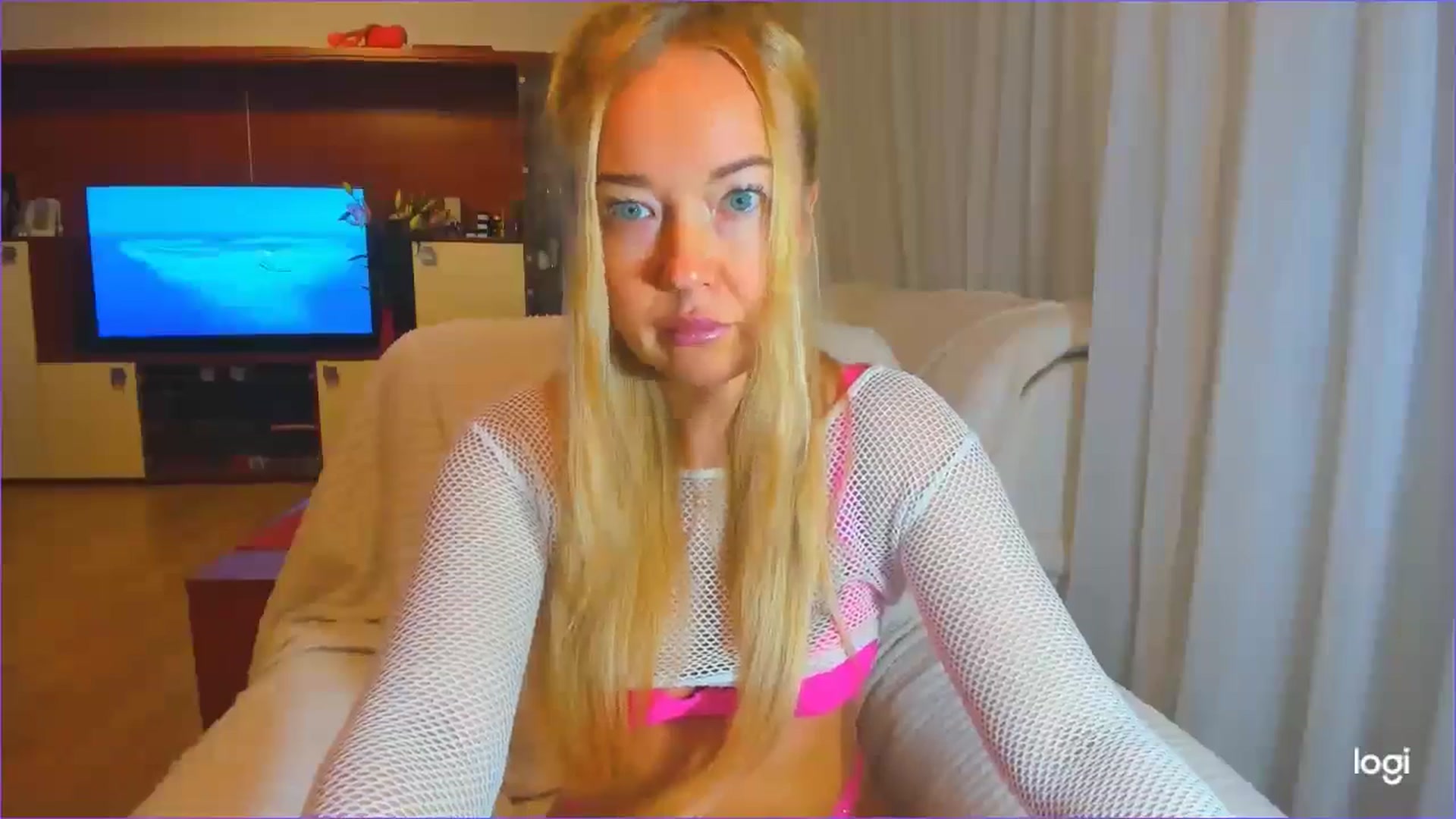 Gallery image thumbnail from FlamingoDream's myfreecams stream on, 10/08/2024, 23:41 image 16 of 20