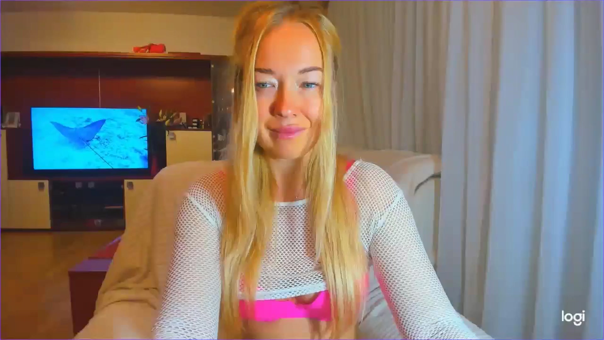 Gallery image thumbnail from FlamingoDream's myfreecams stream on, 10/09/2024, 24:29 image 12 of 20