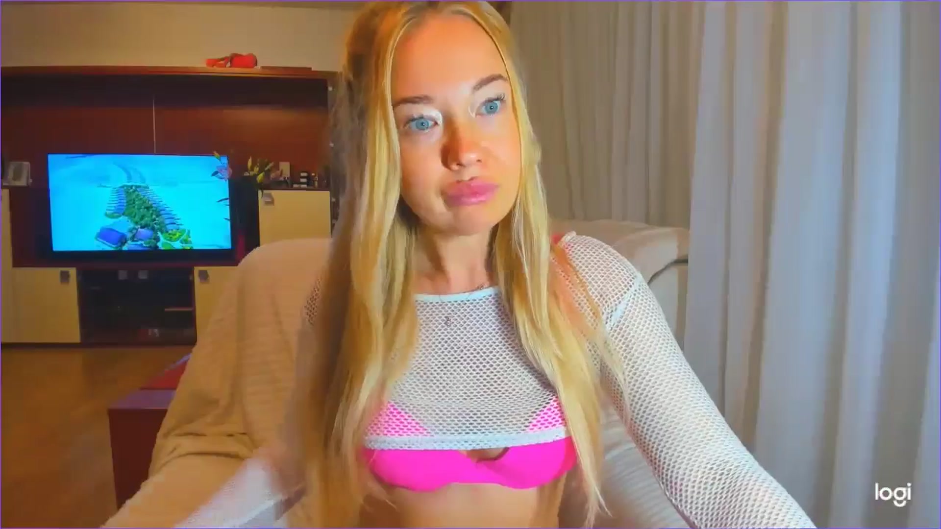Gallery image thumbnail from FlamingoDream's myfreecams stream on, 10/09/2024, 24:29 image 3 of 20