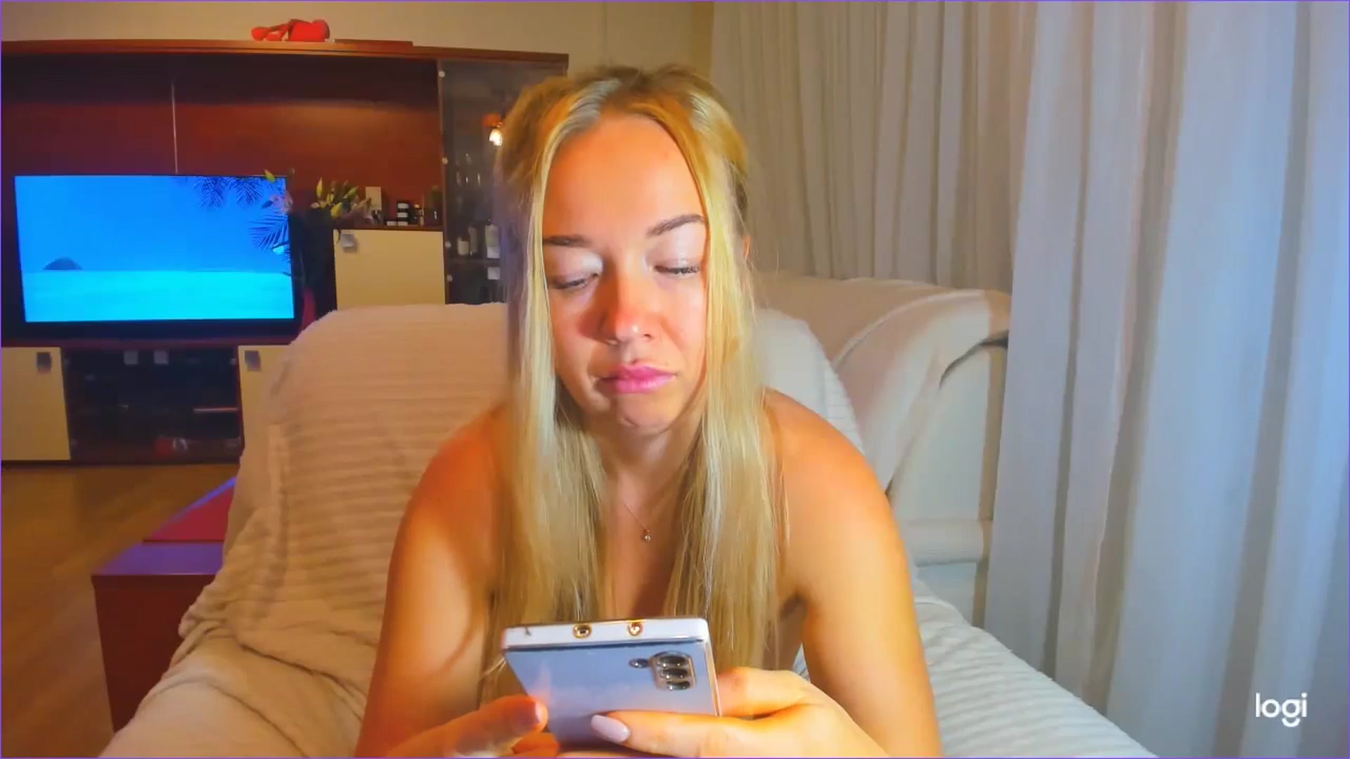 Gallery image thumbnail from FlamingoDream's myfreecams stream on, 10/09/2024, 03:10 image 10 of 20