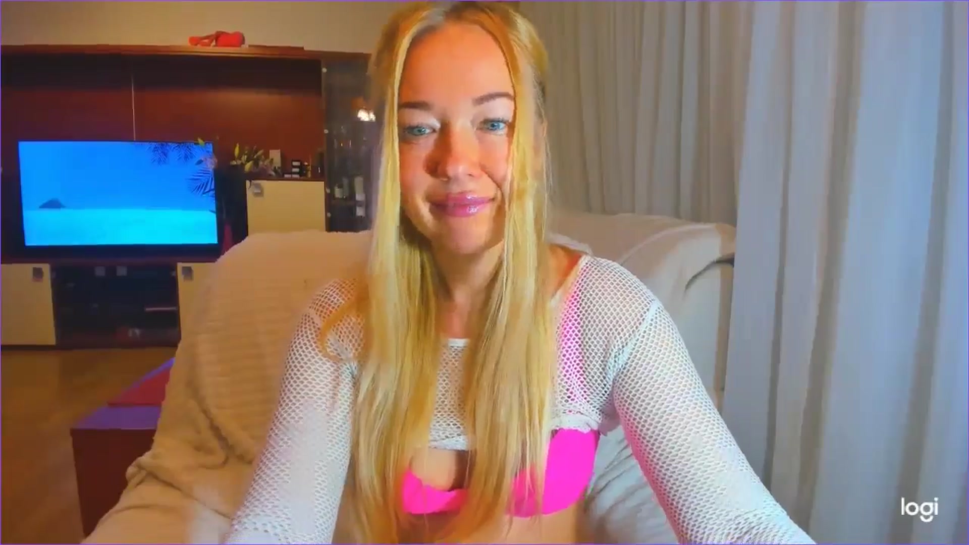 Gallery image thumbnail from FlamingoDream's myfreecams stream on, 10/09/2024, 03:10 image 19 of 20