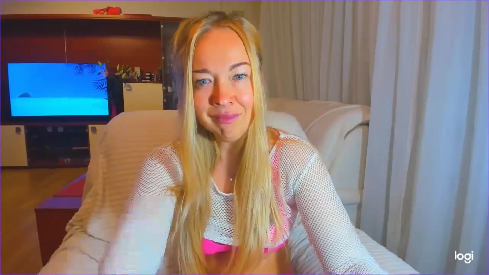 Gallery image thumbnail from FlamingoDream's myfreecams stream on, 10/09/2024, 03:10 image 11 of 20