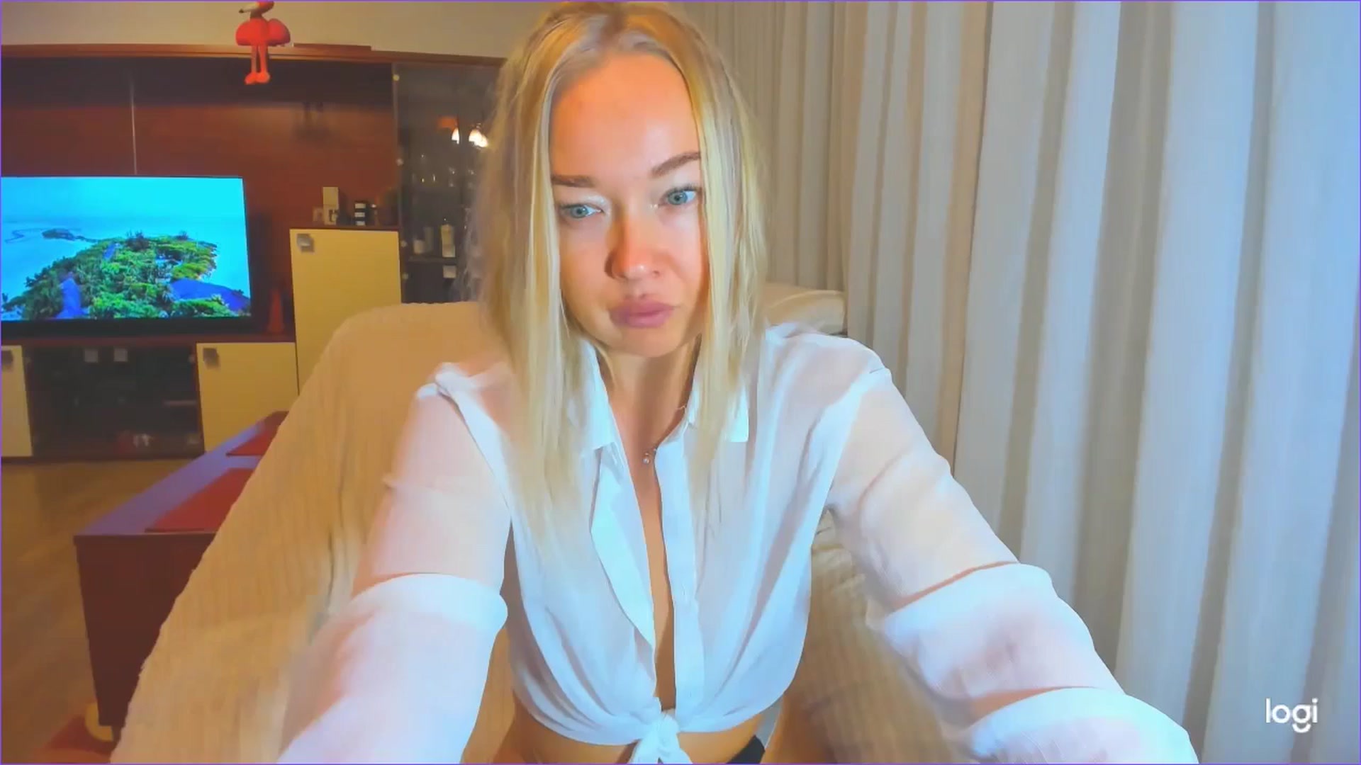 Gallery image thumbnail from FlamingoDream's myfreecams stream on, 10/15/2024, 21:37 image 9 of 20