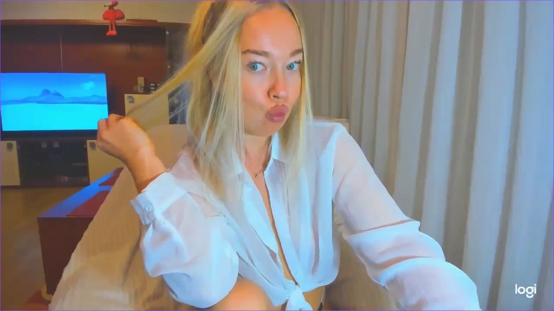 Gallery image thumbnail from FlamingoDream's myfreecams stream on, 10/15/2024, 21:37 image 6 of 20