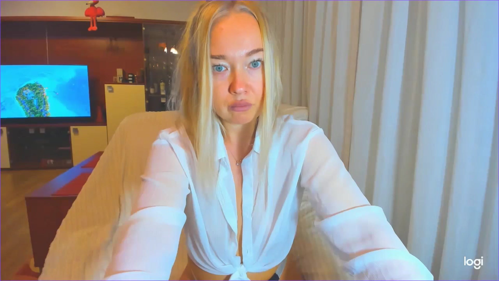 Gallery image thumbnail from FlamingoDream's myfreecams stream on, 10/15/2024, 21:37 image 10 of 20