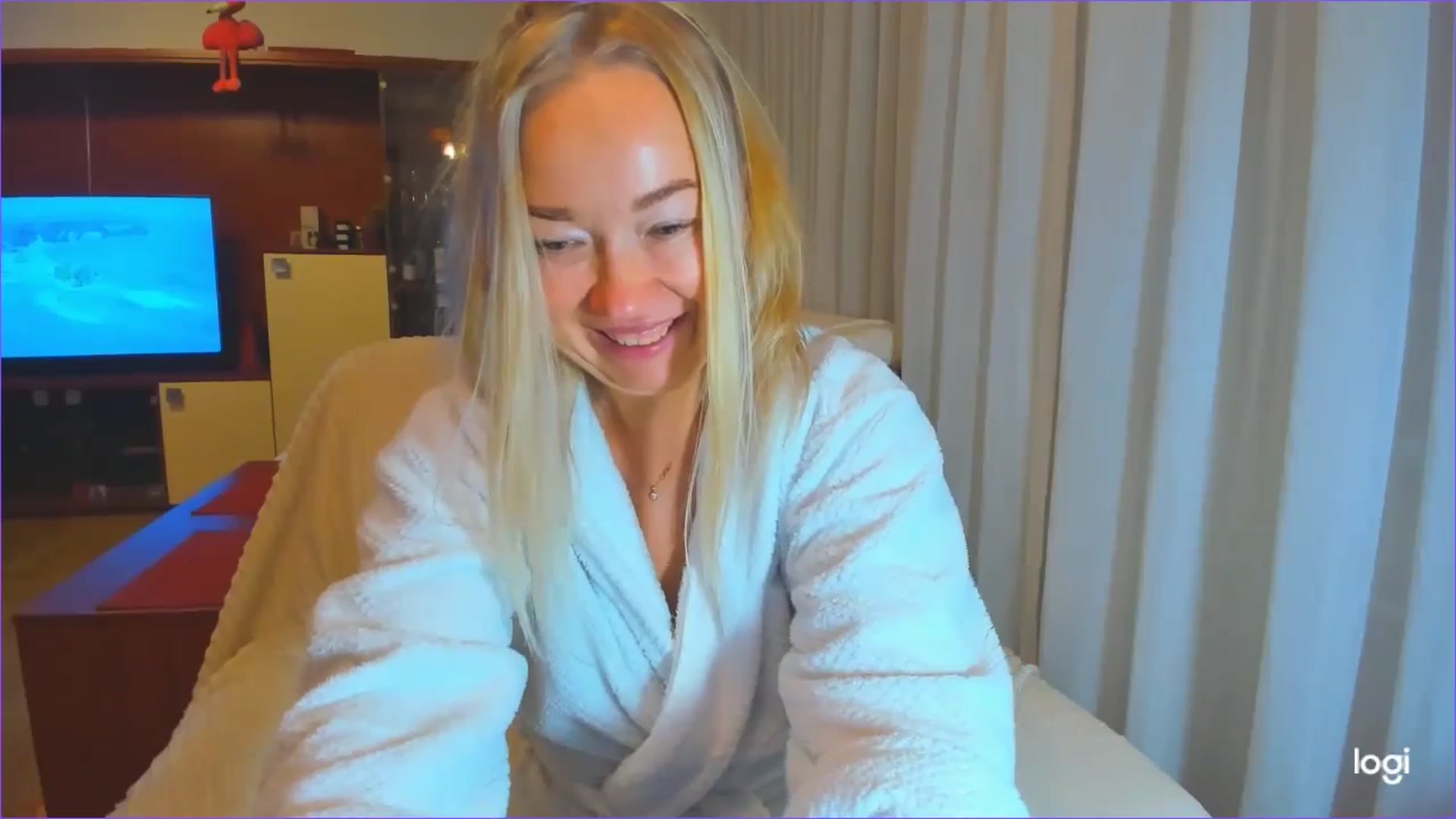 Gallery image thumbnail from FlamingoDream's myfreecams stream on, 10/15/2024, 22:56 image 19 of 20
