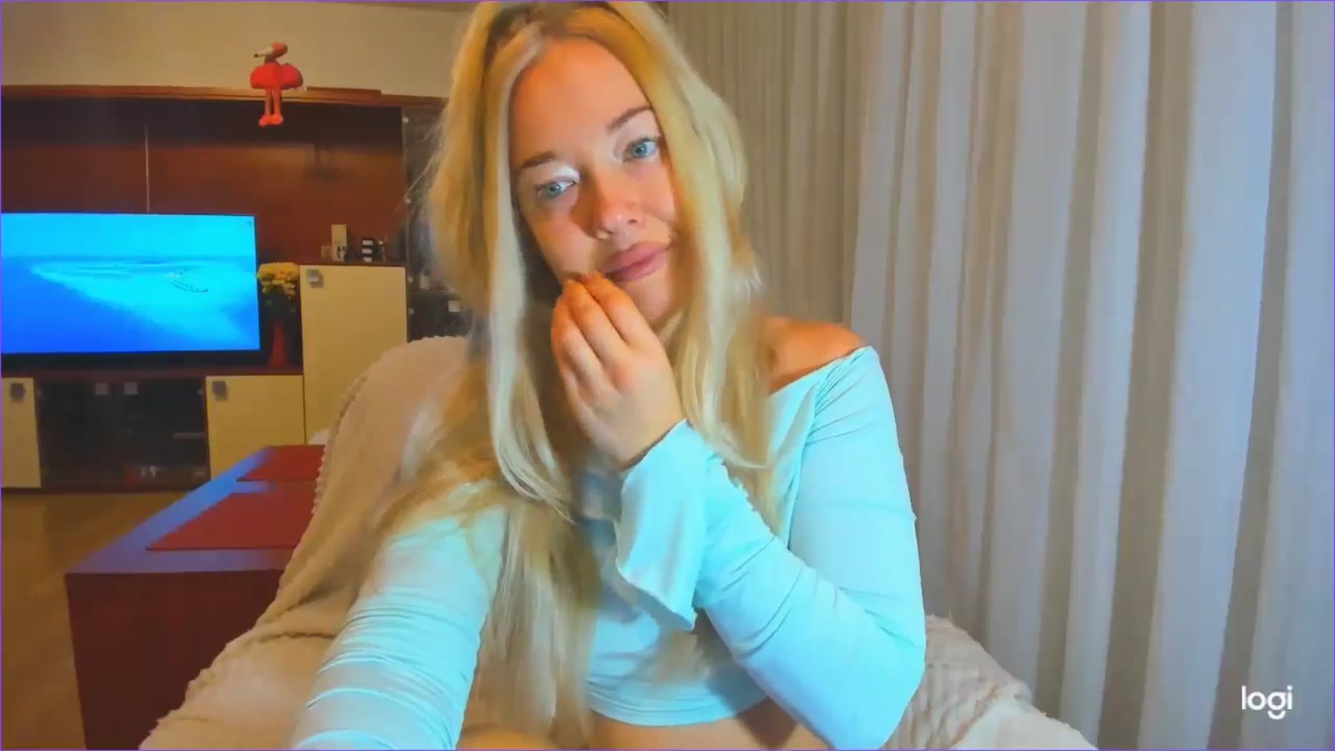 Gallery image thumbnail from FlamingoDream's myfreecams stream on, 10/16/2024, 20:22 image 17 of 20