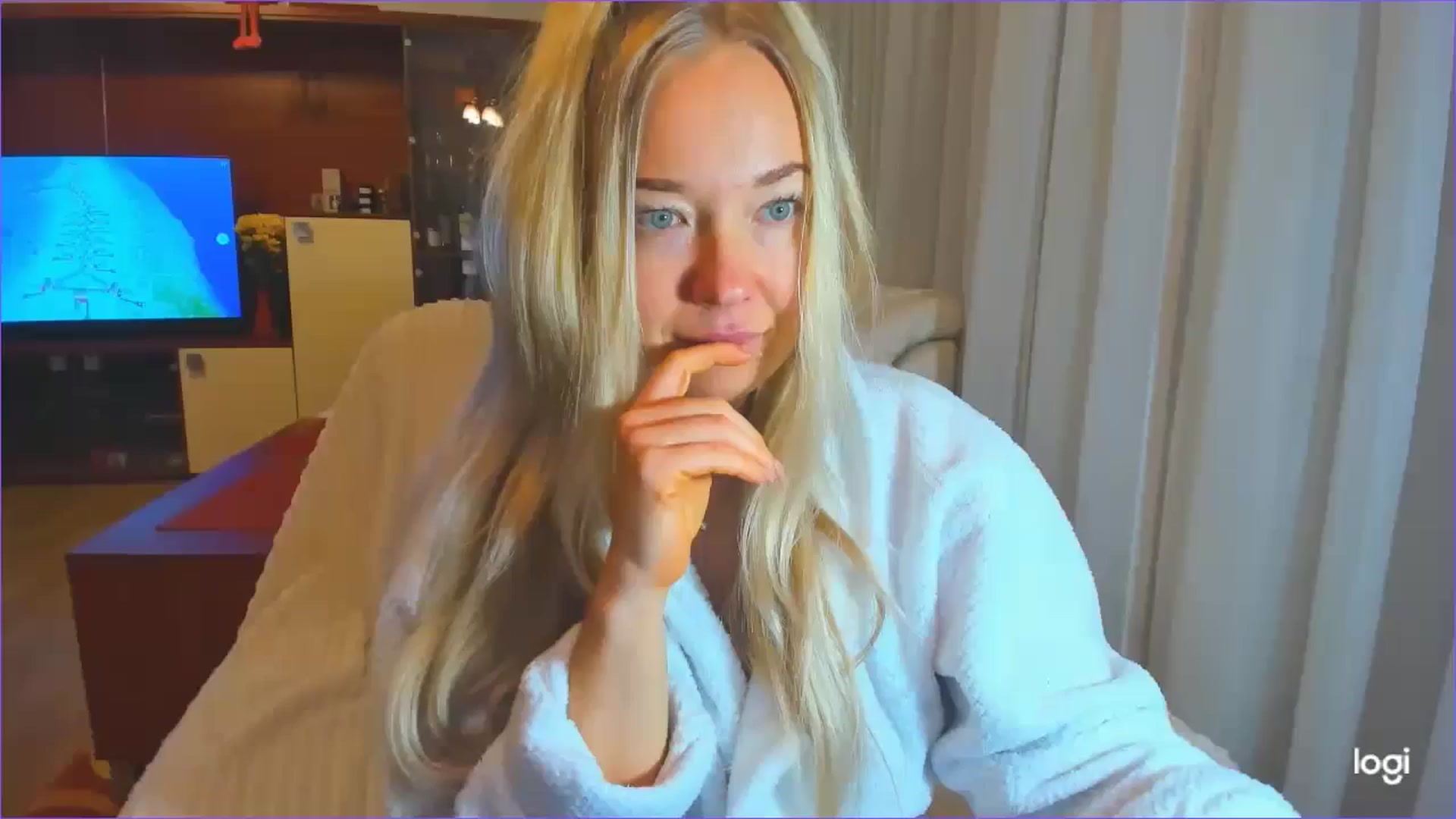 Gallery image thumbnail from FlamingoDream's myfreecams stream on, 10/17/2024, 03:43 image 17 of 20