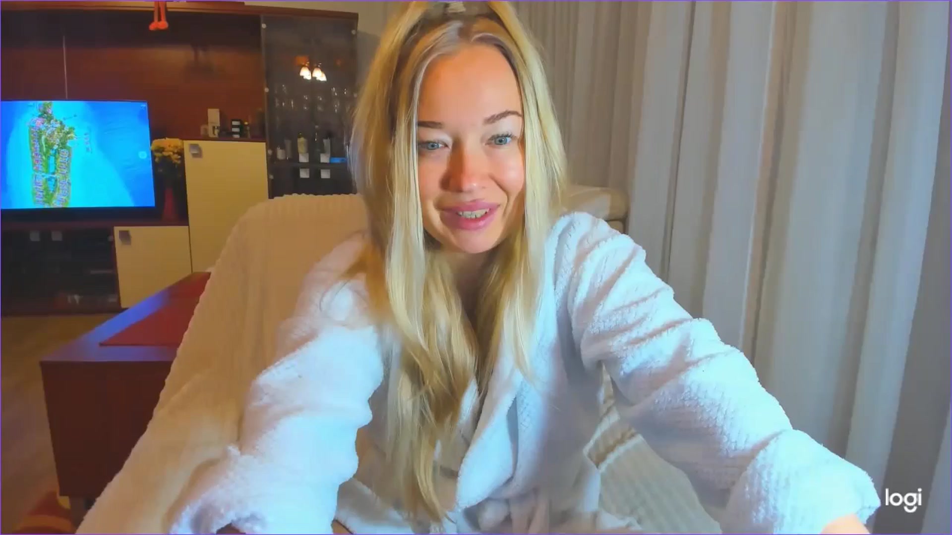 Gallery image thumbnail from FlamingoDream's myfreecams stream on, 10/17/2024, 03:43 image 18 of 20