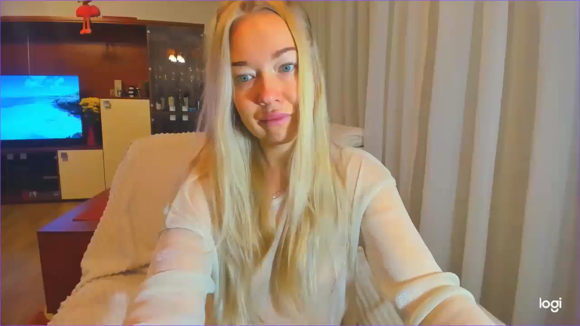 Gallery image thumbnail from FlamingoDream's myfreecams stream on, 10/17/2024, 21:19 image 15 of 20