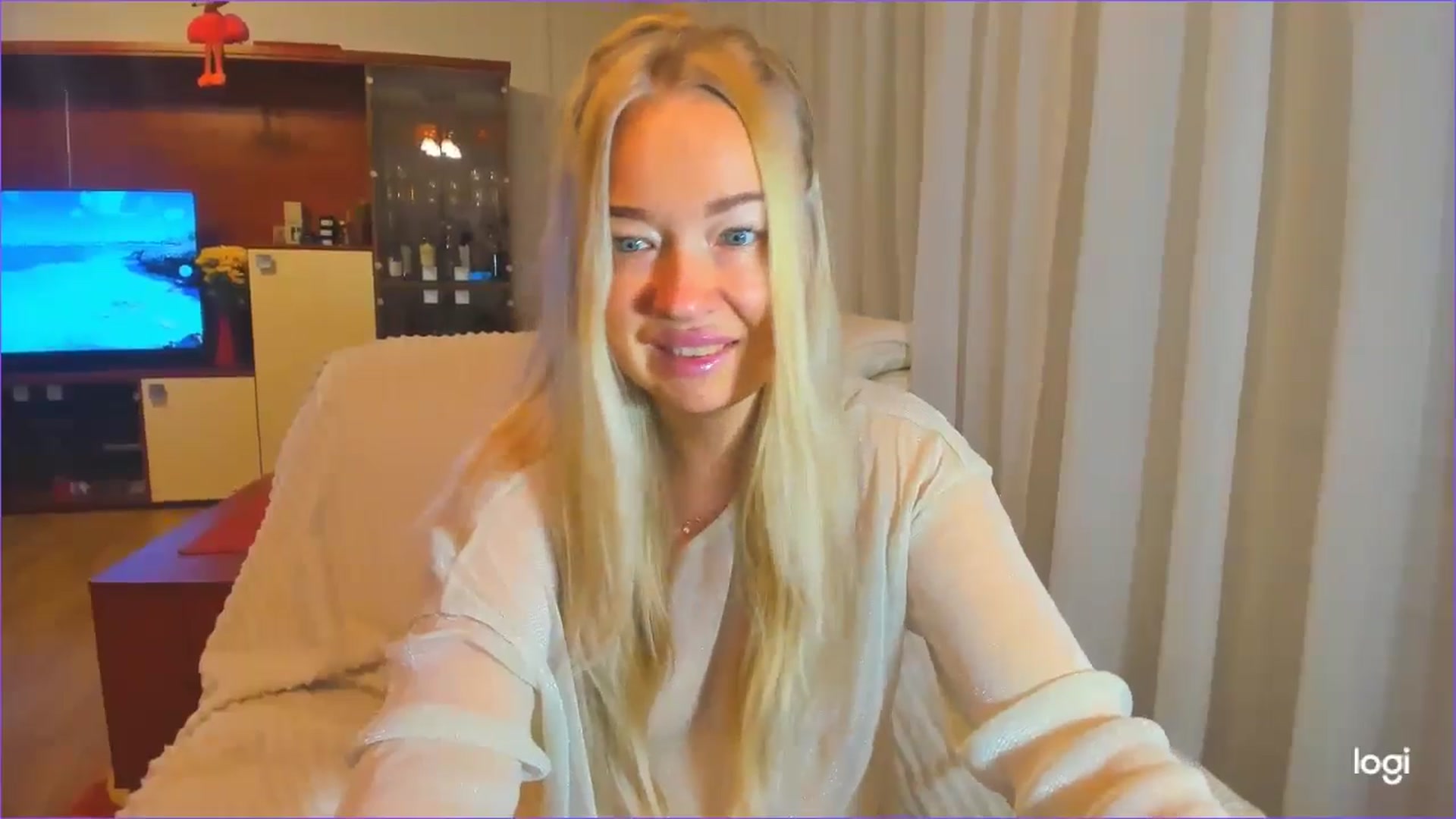 Gallery image thumbnail from FlamingoDream's myfreecams stream on, 10/17/2024, 21:19 image 18 of 20