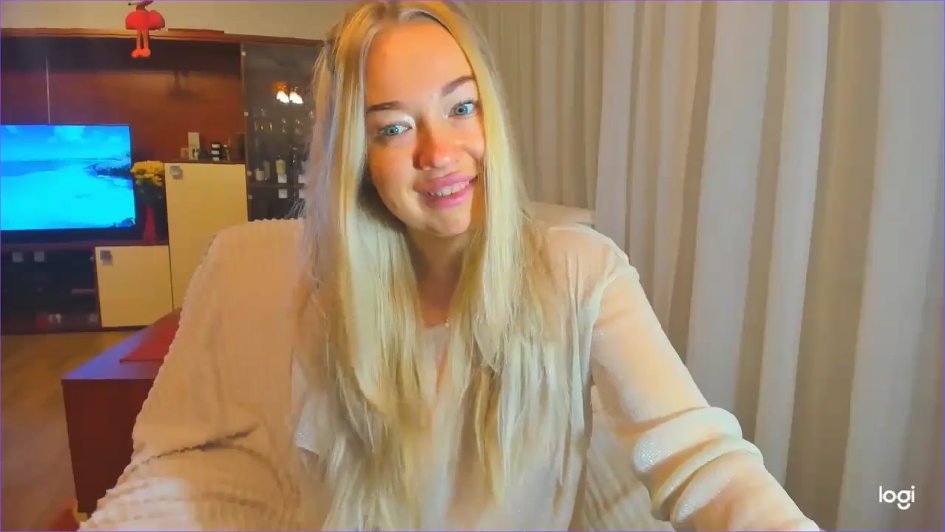Gallery image thumbnail from FlamingoDream's myfreecams stream on, 10/17/2024, 21:19 image 14 of 20