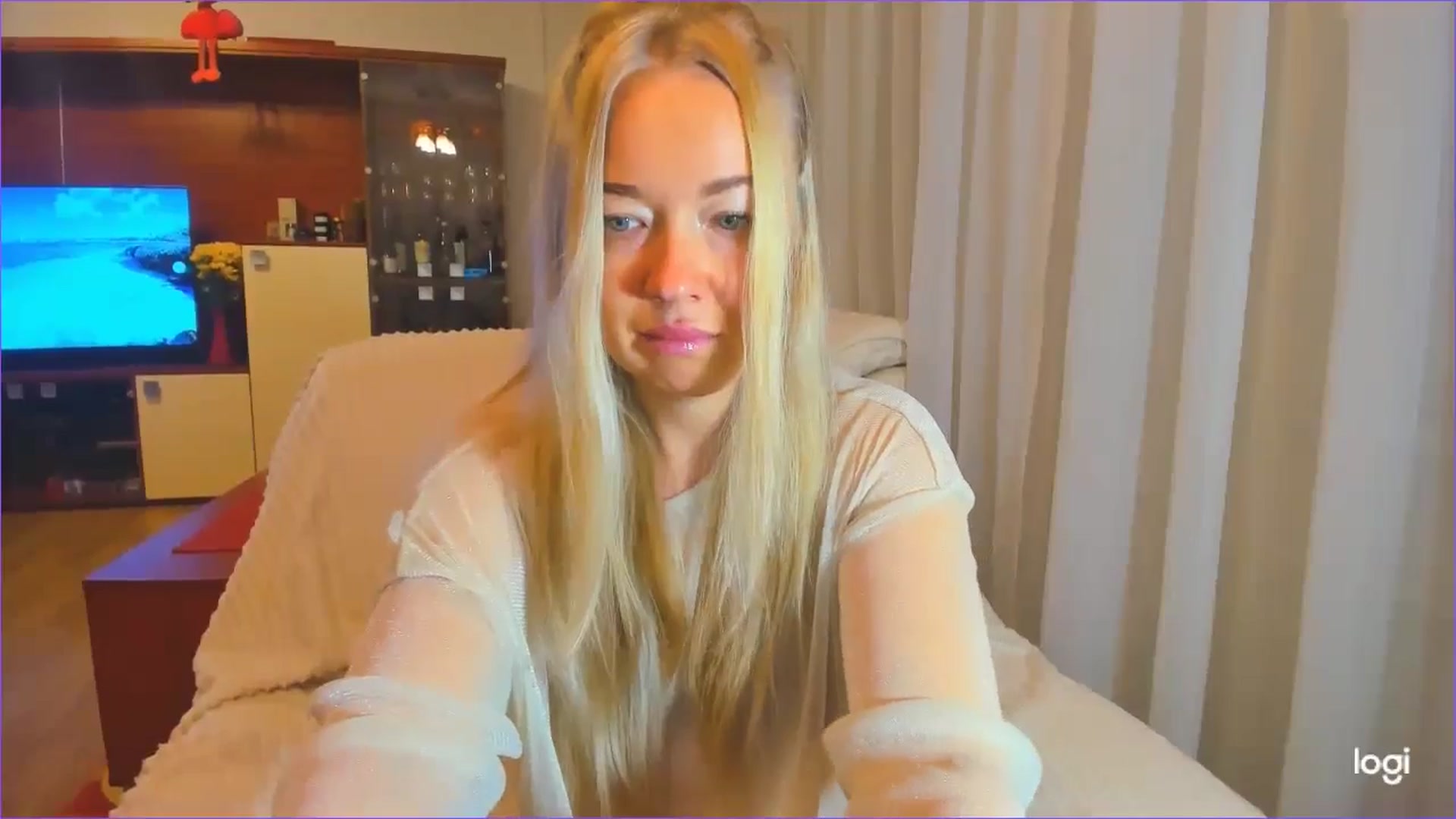 Gallery image thumbnail from FlamingoDream's myfreecams stream on, 10/17/2024, 21:19 image 19 of 20