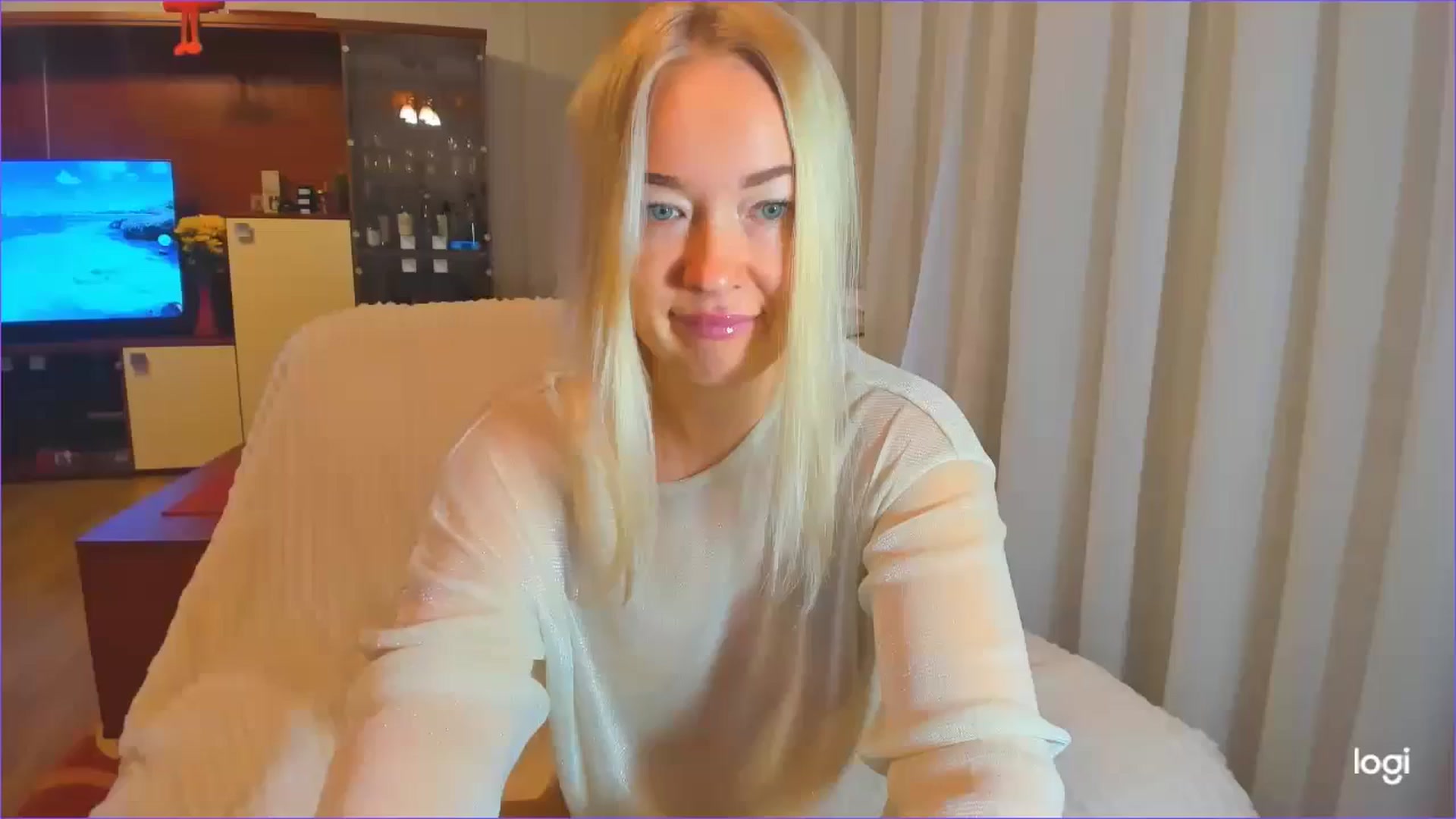 Gallery image thumbnail from FlamingoDream's myfreecams stream on, 10/17/2024, 21:19 image 3 of 20