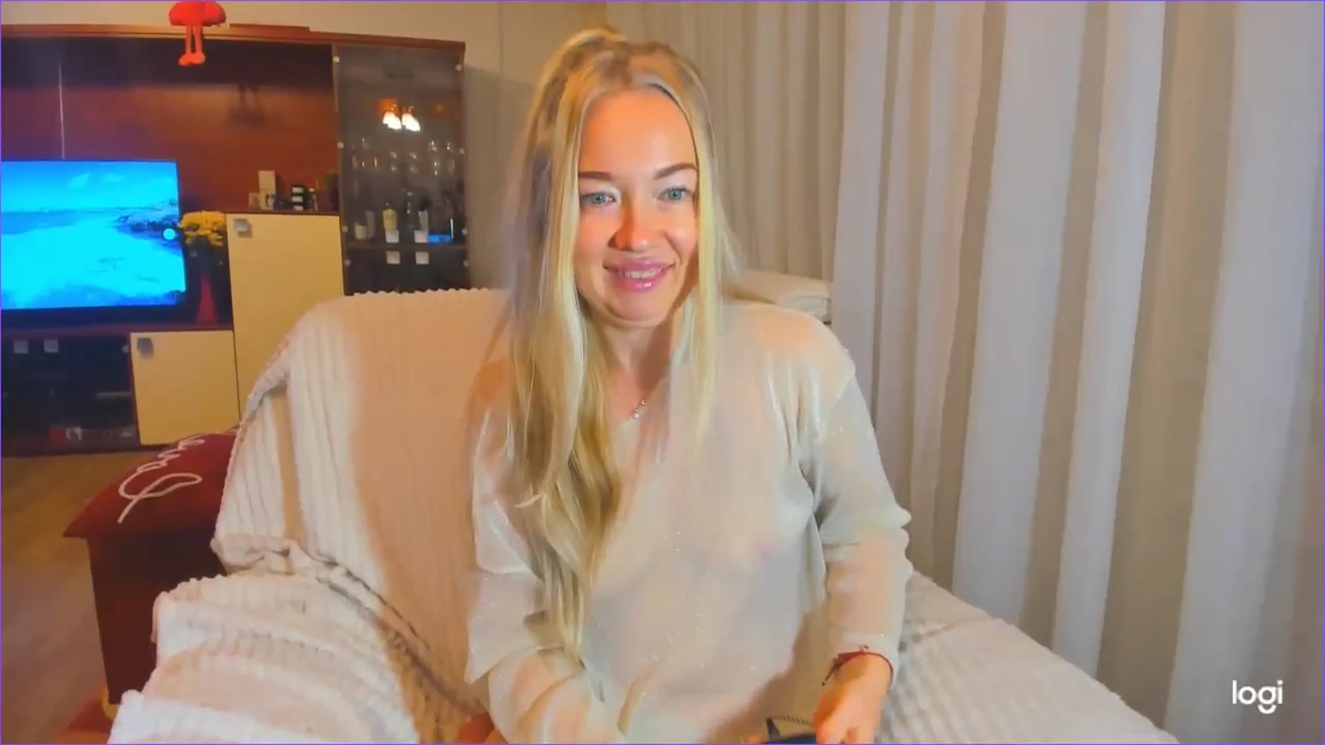 Gallery image thumbnail from FlamingoDream's myfreecams stream on, 10/17/2024, 23:31 image 11 of 20