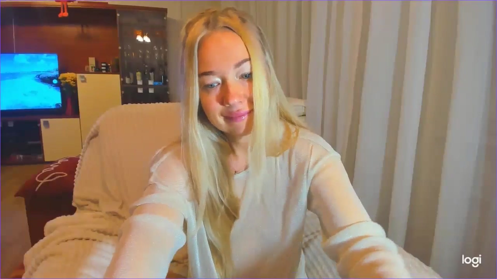 Gallery image thumbnail from FlamingoDream's myfreecams stream on, 10/17/2024, 23:31 image 6 of 20