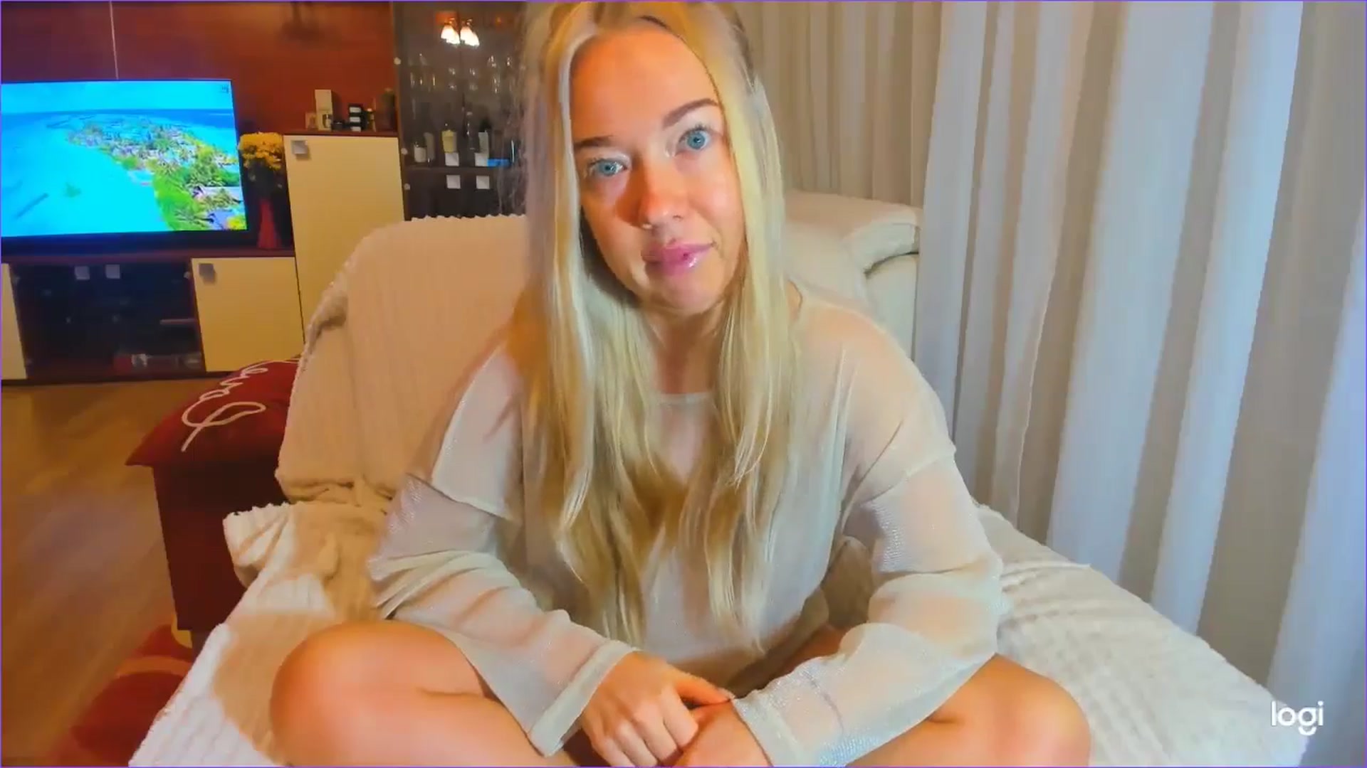 Gallery image thumbnail from FlamingoDream's myfreecams stream on, 10/17/2024, 23:31 image 18 of 20