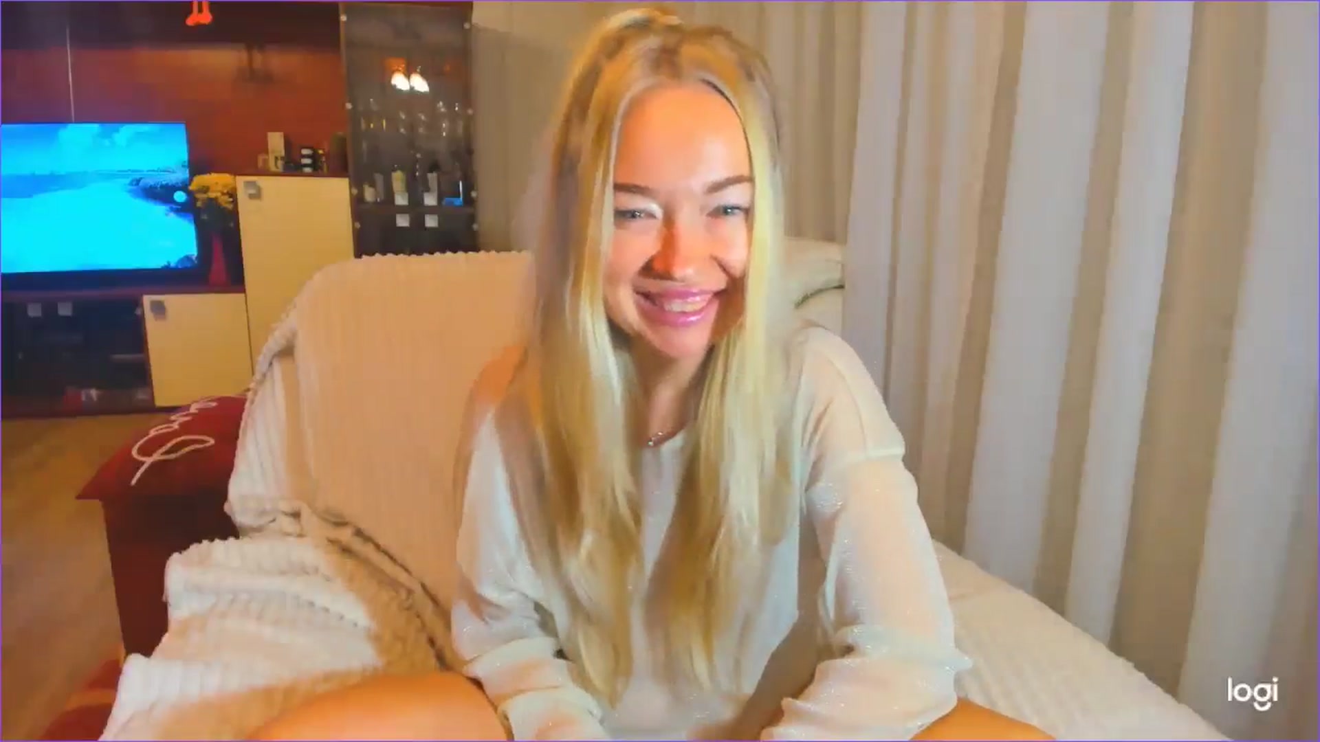 Gallery image thumbnail from FlamingoDream's myfreecams stream on, 10/17/2024, 23:31 image 10 of 20