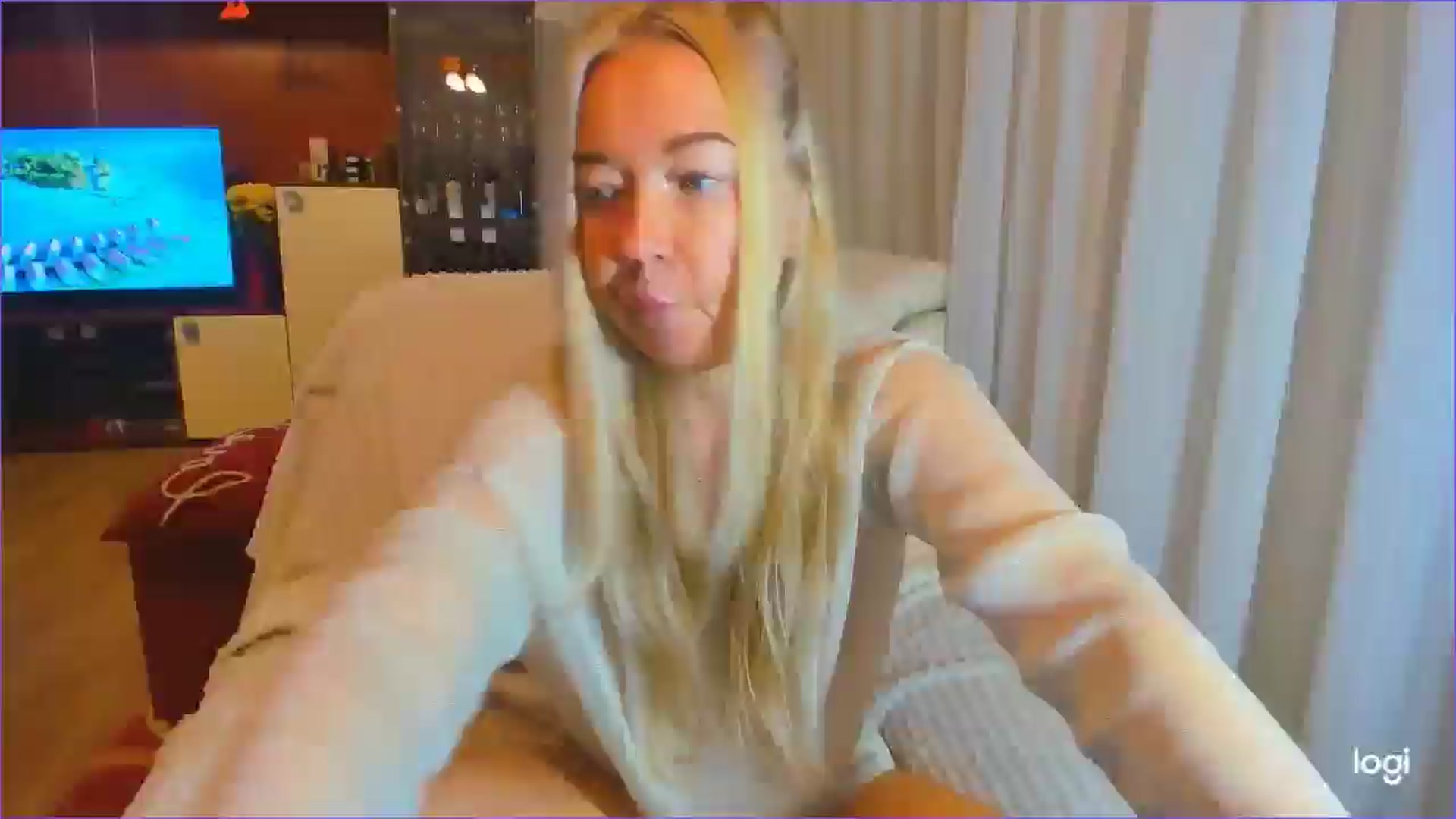 Gallery image thumbnail from FlamingoDream's myfreecams stream on, 10/18/2024, 02:29 image 2 of 20