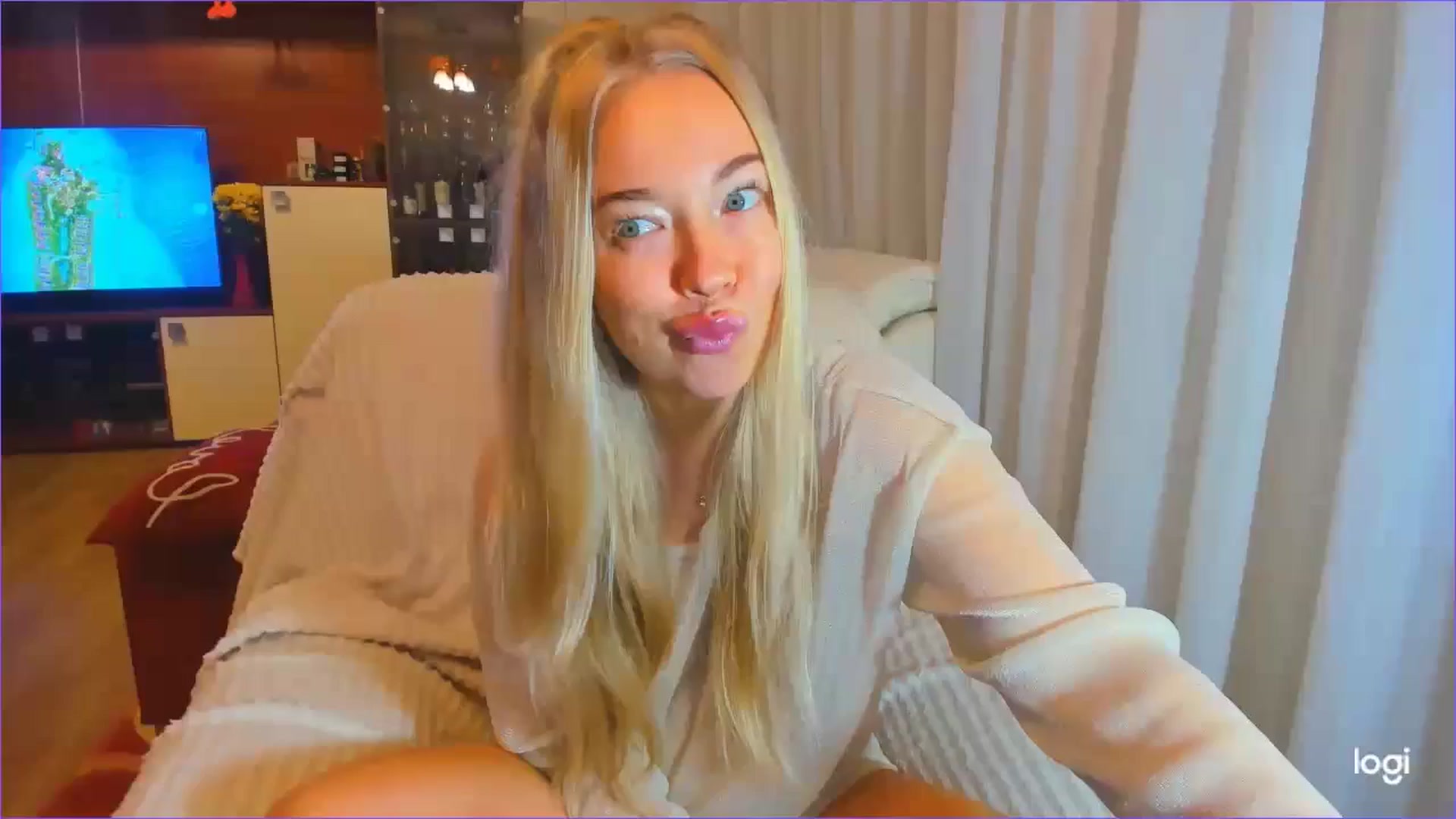 Gallery image thumbnail from FlamingoDream's myfreecams stream on, 10/18/2024, 02:29 image 1 of 20