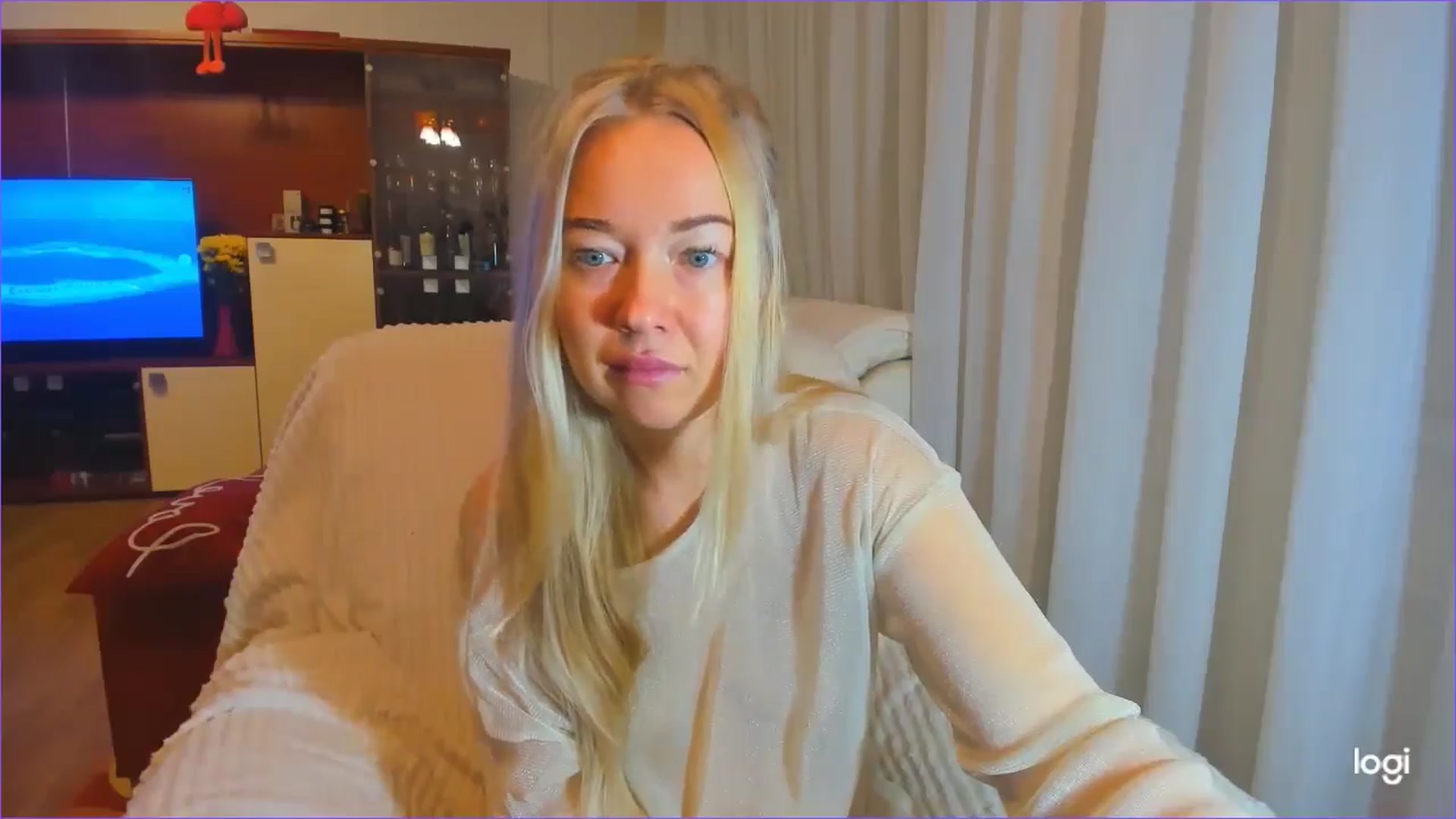 Gallery image thumbnail from FlamingoDream's myfreecams stream on, 10/18/2024, 02:29 image 17 of 20