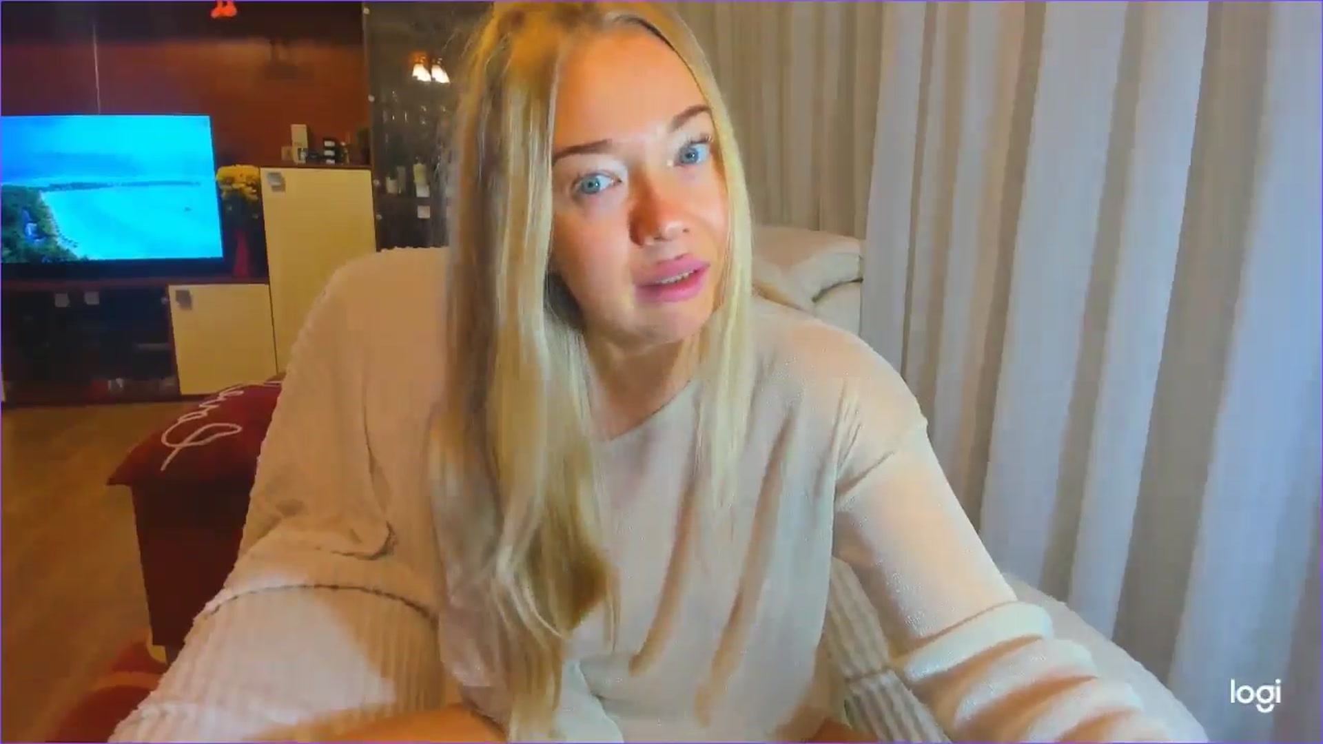 Gallery image thumbnail from FlamingoDream's myfreecams stream on, 10/18/2024, 02:29 image 11 of 20