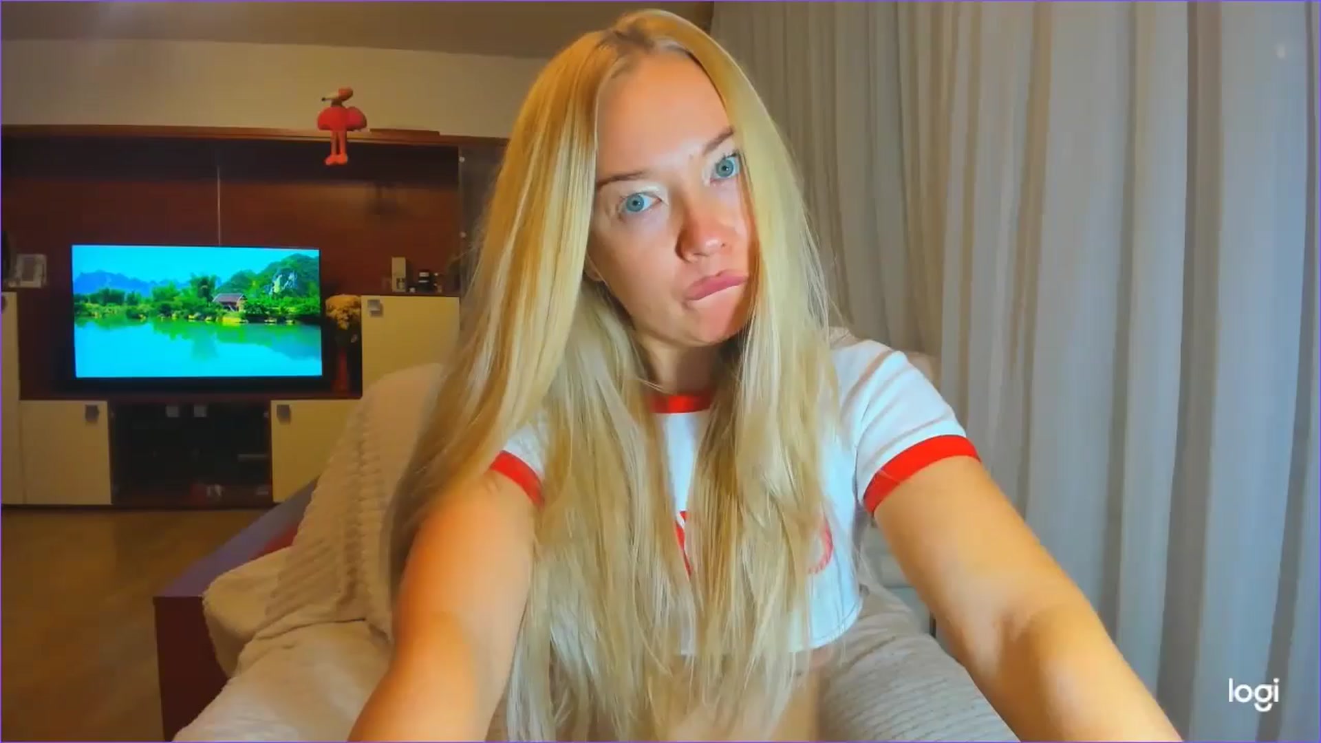 Gallery image thumbnail from FlamingoDream's myfreecams stream on, 10/21/2024, 23:23 image 17 of 20