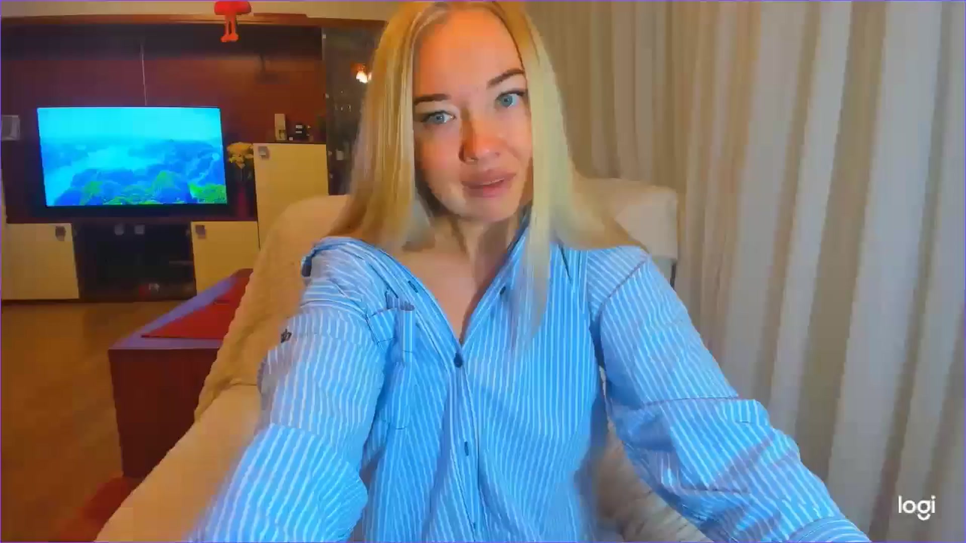 Gallery image thumbnail from FlamingoDream's myfreecams stream on, 10/22/2024, 20:56 image 16 of 20