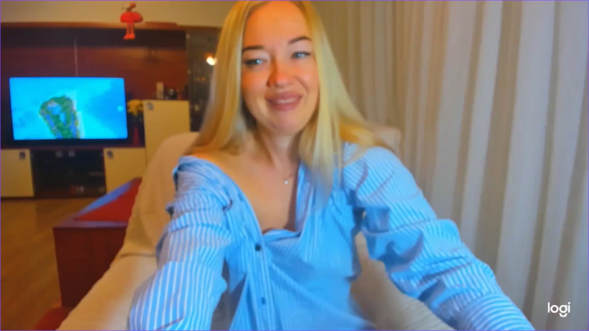 Gallery image thumbnail from FlamingoDream's myfreecams stream on, 10/22/2024, 20:56 image 5 of 20