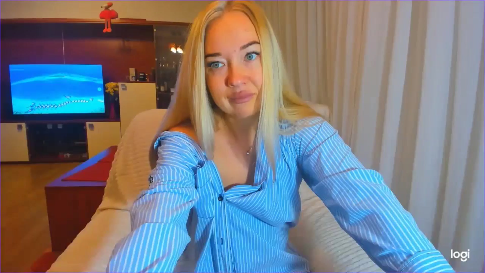 Gallery image thumbnail from FlamingoDream's myfreecams stream on, 10/22/2024, 20:56 image 4 of 20