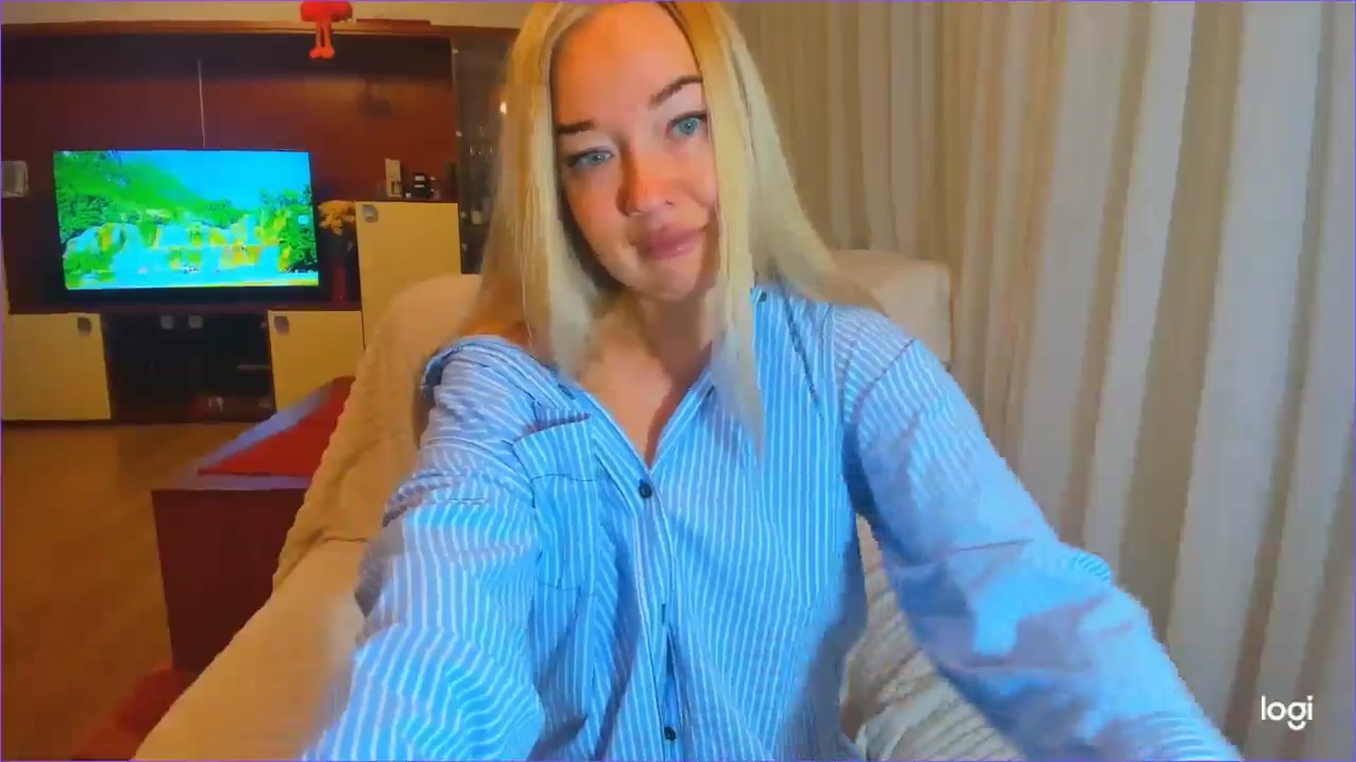 Gallery image thumbnail from FlamingoDream's myfreecams stream on, 10/22/2024, 20:56 image 14 of 20