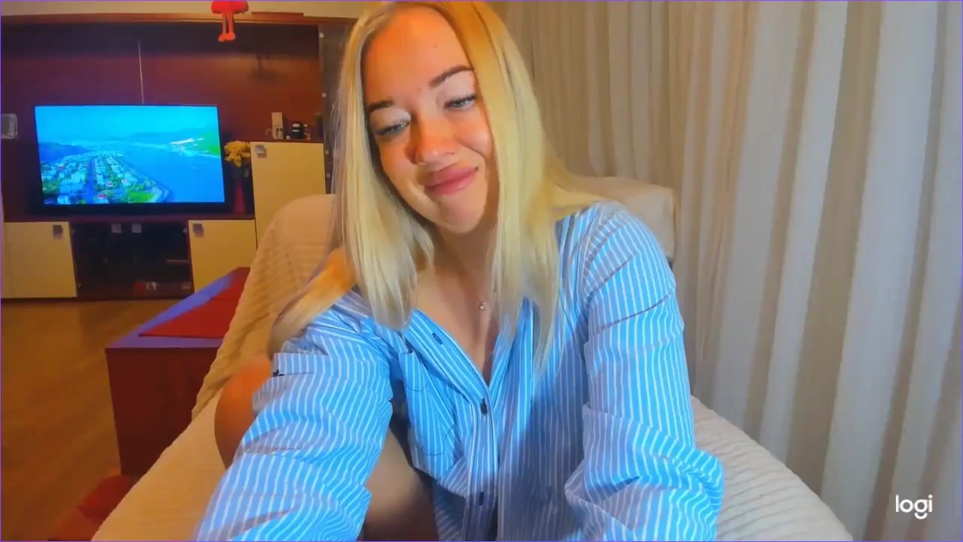 Gallery image thumbnail from FlamingoDream's myfreecams stream on, 10/22/2024, 20:56 image 18 of 20