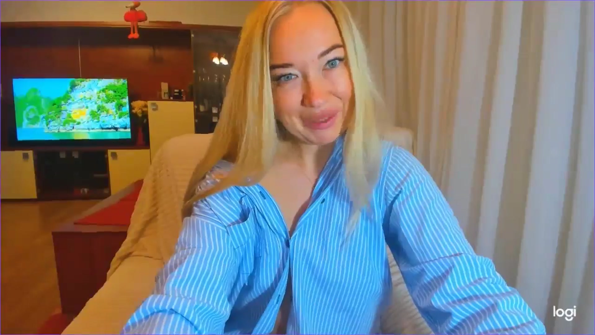 Gallery image thumbnail from FlamingoDream's myfreecams stream on, 10/22/2024, 21:31 image 18 of 20