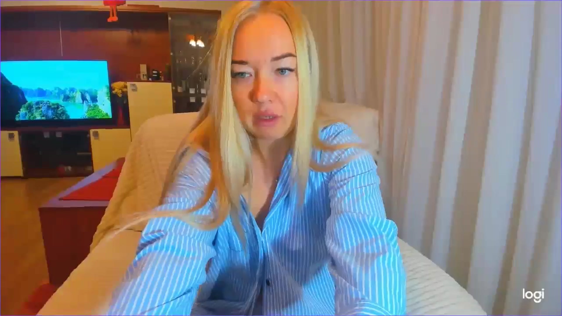 Gallery image thumbnail from FlamingoDream's myfreecams stream on, 10/22/2024, 21:31 image 2 of 20